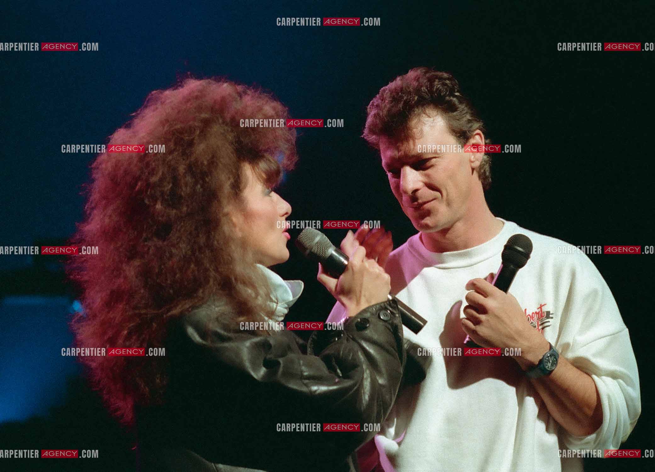 Le chanteur Herbert Léonard et la chanteuse Julie Pietri lors des répétitions à l'Olympia pour leurs duo " Amoureux fou “ en 1987.   ( Exclusif )