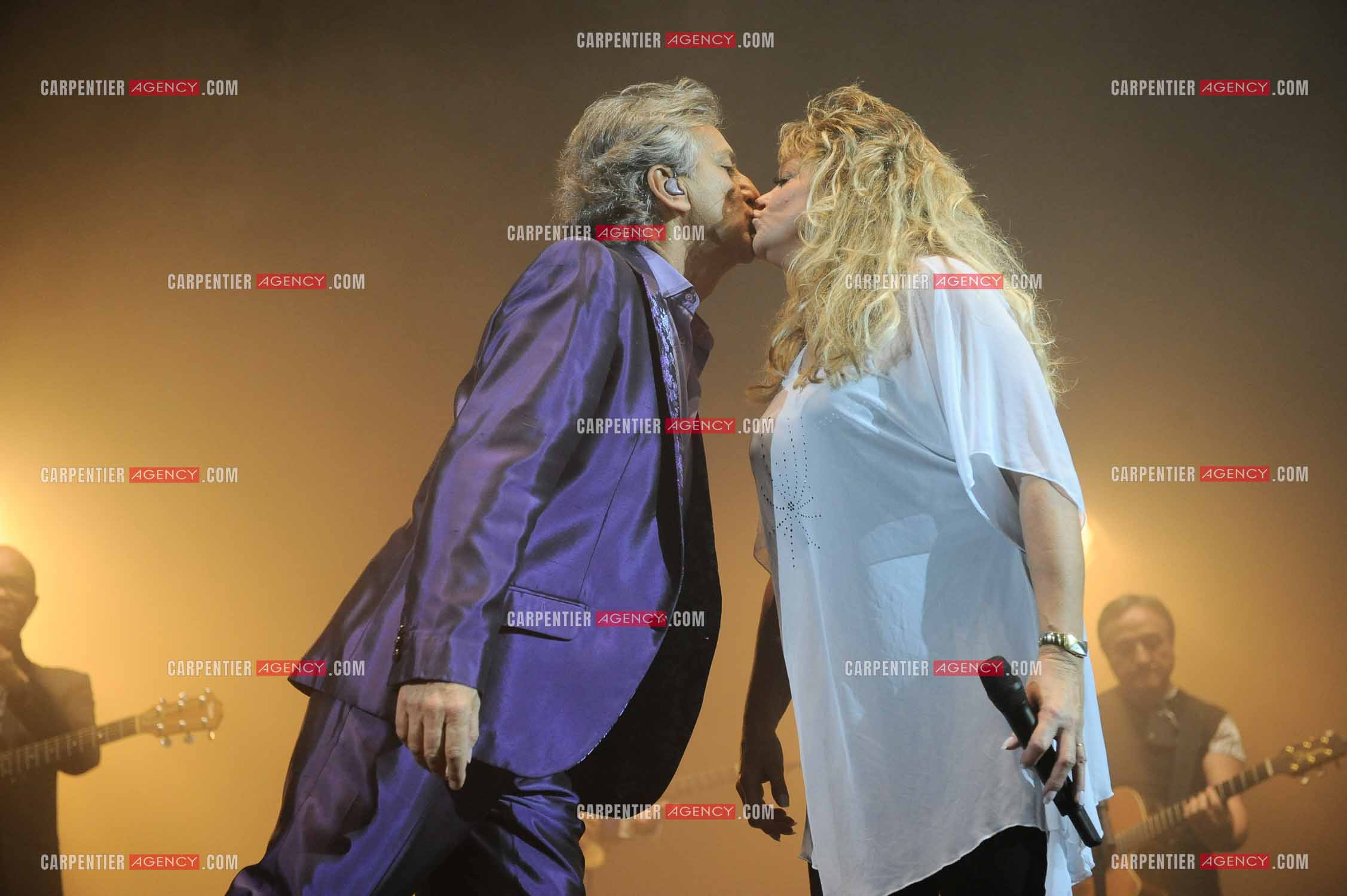 La tournée Stars 80. (Jean-Pierre Savelli ) Peter et Sloane (Chantal Richard), le couple interprète du titre “ Besoin de rien, envie de toi “ en concert.