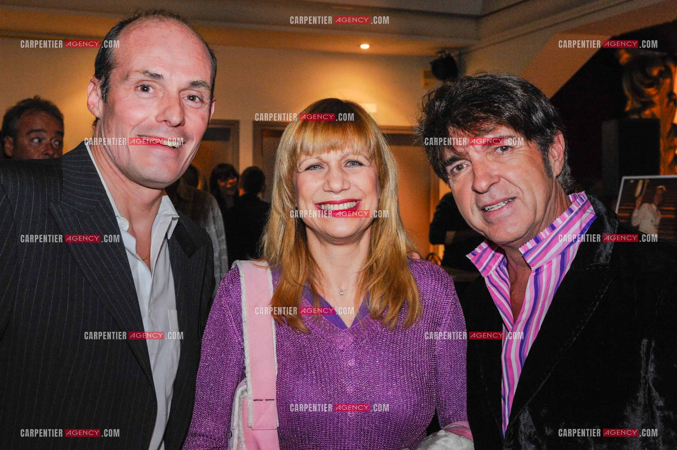 Sortie du livre sur l'animateur Pascal Sevran au Trianon à Paris. Le livre " PASCAL MON AMOUR, MON AMI “ signé des deux auteurs Grégoire Colard et Dominique Lozac'h paru aux éditions Flammarion. La chanteuse Stone entre les deux auteurs Dominique Lozac'h et Grégoire Colard.                       ( Exclusif )