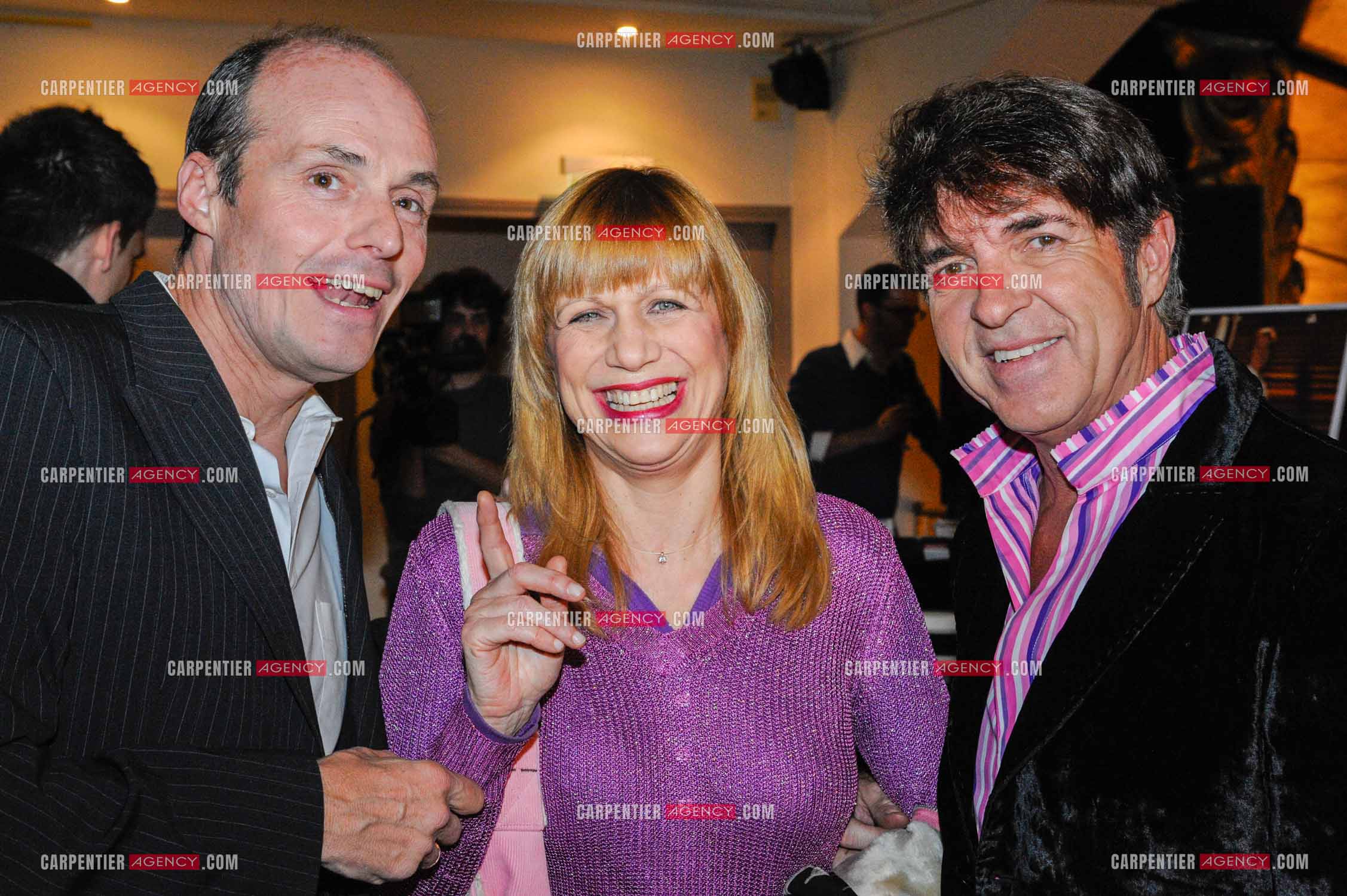 Sortie du livre sur l'animateur Pascal Sevran au Trianon à Paris. Le livre " PASCAL MON AMOUR, MON AMI “ signé des deux auteurs Grégoire Colard et Dominique Lozac'h paru aux éditions Flammarion. La chanteuse Stone entre les deux auteurs Dominique Lozac'h et Grégoire Colard.                       ( Exclusif )