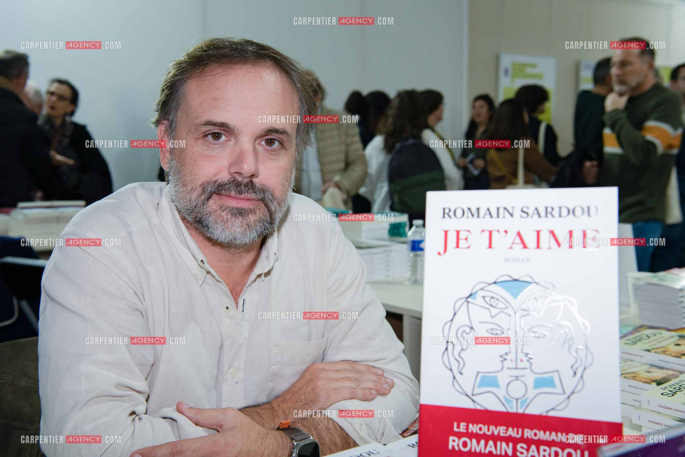 L'auteur Romain Sardou présente son roman “ JE T'AIME “ aux éditions XO.          ( Exclusif )