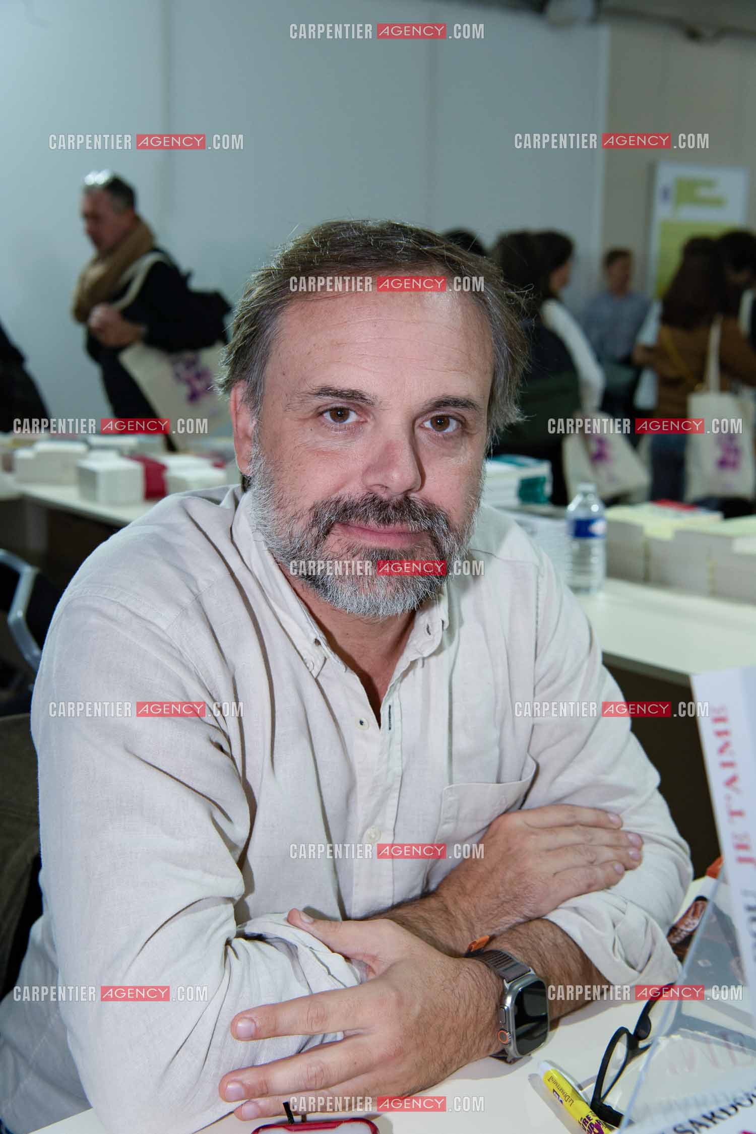 L'auteur Romain Sardou présente son roman “ JE T'AIME “ aux éditions XO.          ( Exclusif )