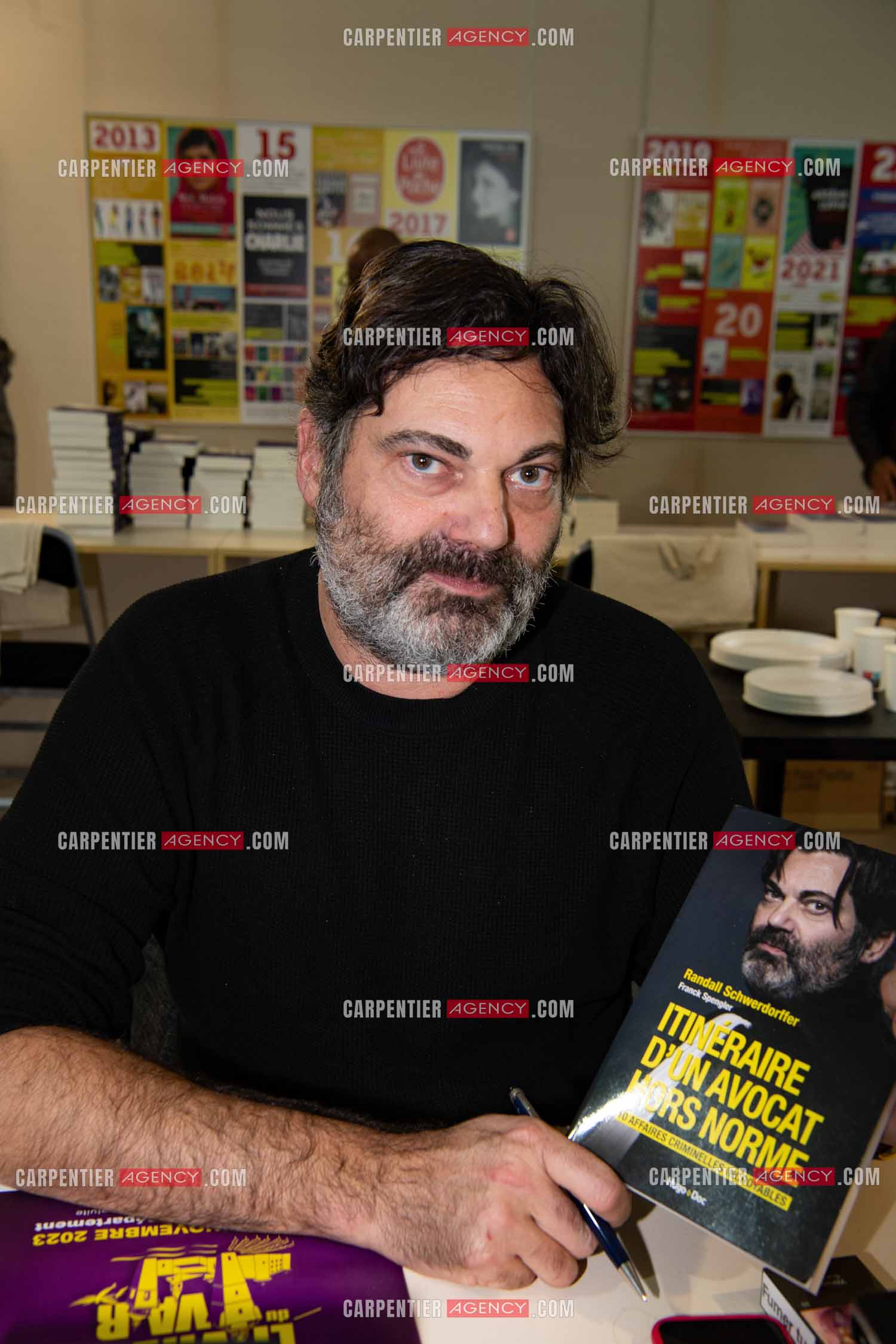 L'auteur Maître Randall Schwerdorffer présente son livre “ ITINÉRAIRE D'UN AVOCAT HORS NORME “ aux éditions Hugo Publishing.        ( Exclusif )