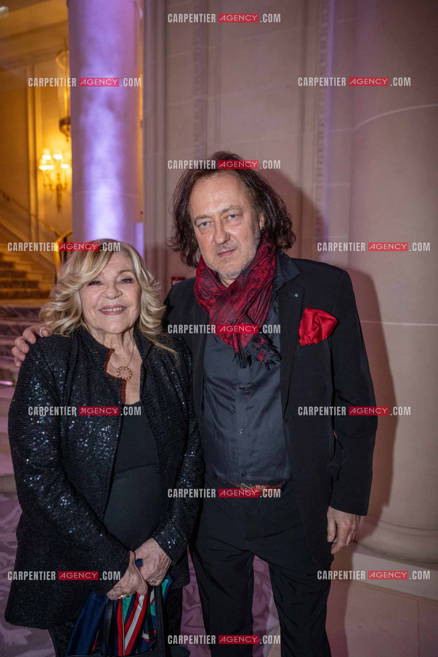 Soirée de Gala des Stéthos d'Or 2024 à l'Hôtel George V à Paris le 18 Mars 2024. La chanteuse Nicoletta et son mari Jean-Christophe Molinier.