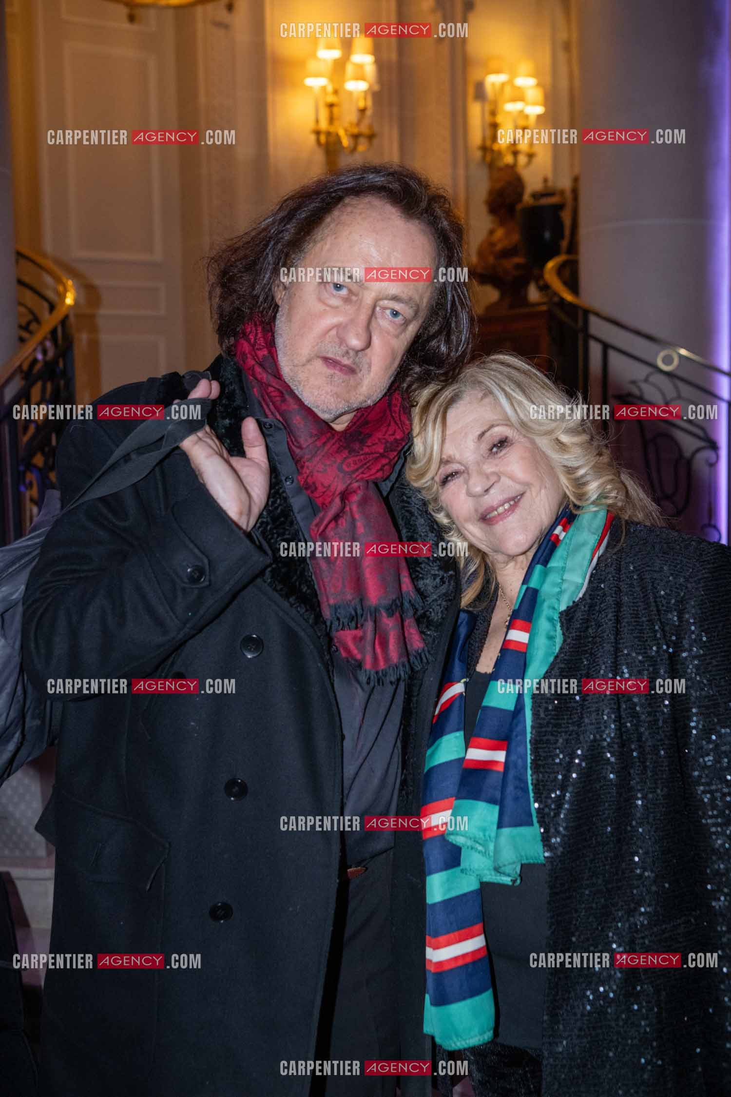 Soirée de Gala des Stéthos d'Or 2024 à l'Hôtel George V à Paris le 18 Mars 2024. La chanteuse Nicoletta et son mari Jean-Christophe Molinier.