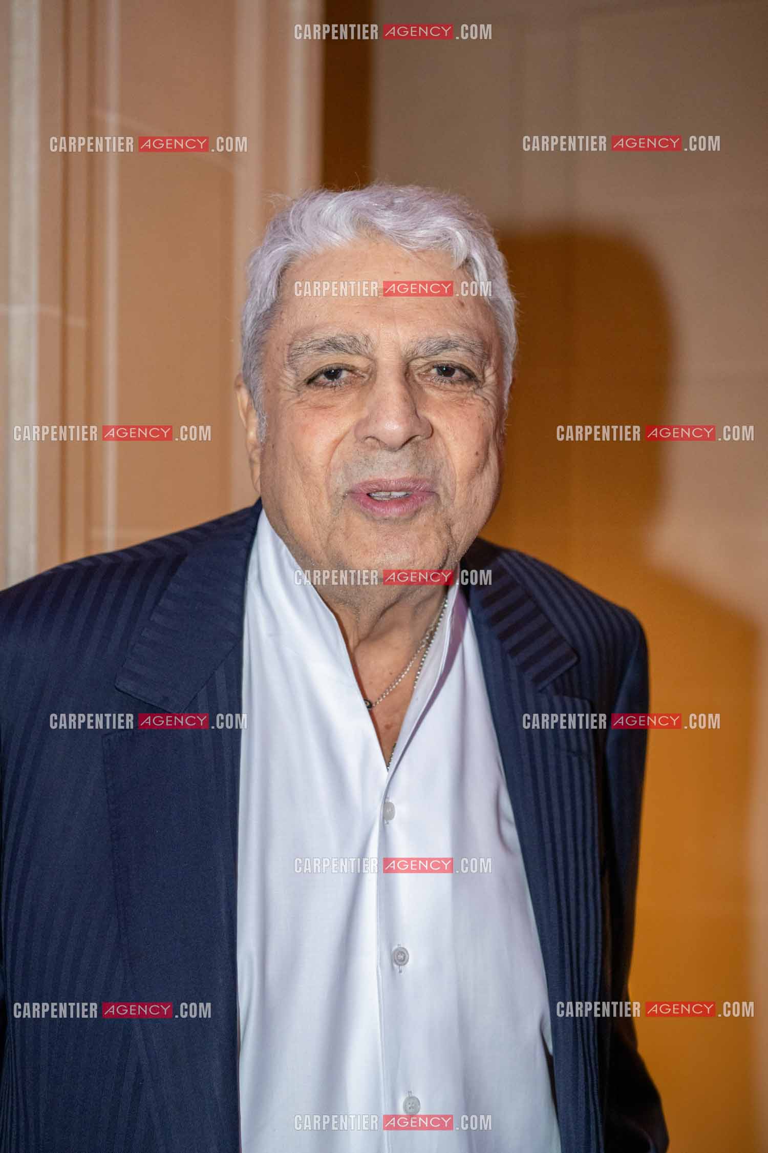 Soirée de Gala des Stéthos d'Or 2024 à l'Hôtel George V à Paris le 18 Mars 2024. Le chanteur Enrico Macias.