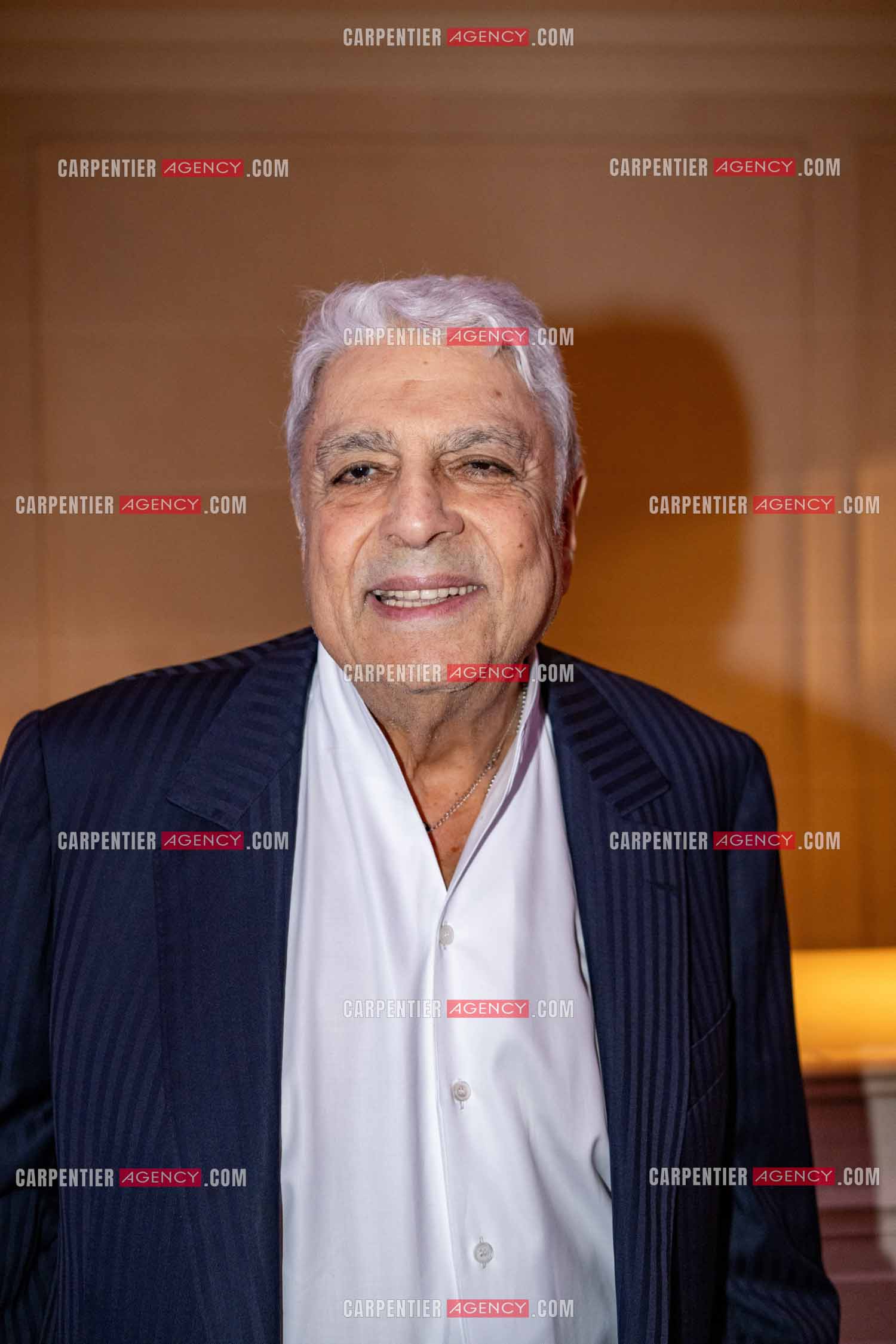 Soirée de Gala des Stéthos d'Or 2024 à l'Hôtel George V à Paris le 18 Mars 2024. Le chanteur Enrico Macias.