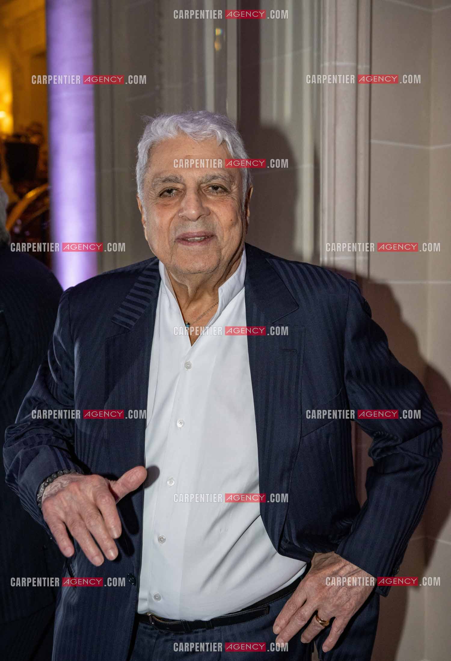 Soirée de Gala des Stéthos d'Or 2024 à l'Hôtel George V à Paris le 18 Mars 2024. Le chanteur Enrico Macias.