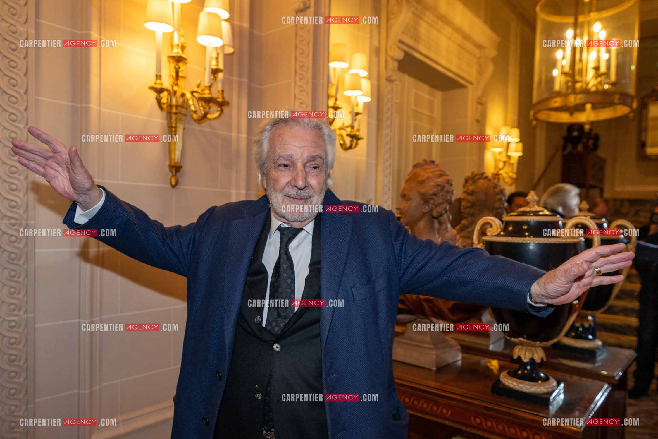 Soirée de Gala des Stéthos d'Or 2024 à l'Hôtel George V à Paris le 18 Mars 2024. L'acteur Pierre Arditi.