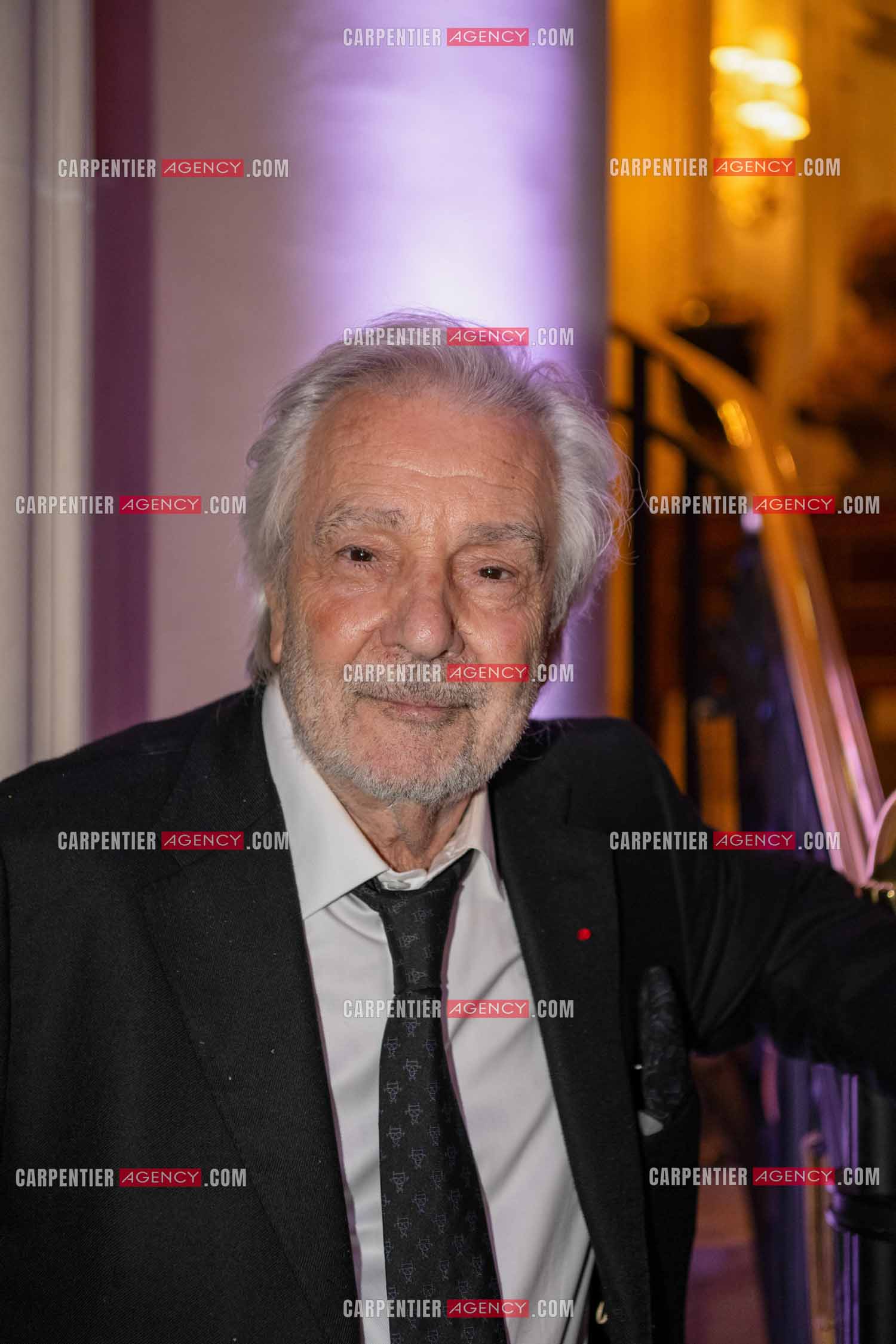 Soirée de Gala des Stéthos d'Or 2024 à l'Hôtel George V à Paris le 18 Mars 2024. L'acteur Pierre Arditi.