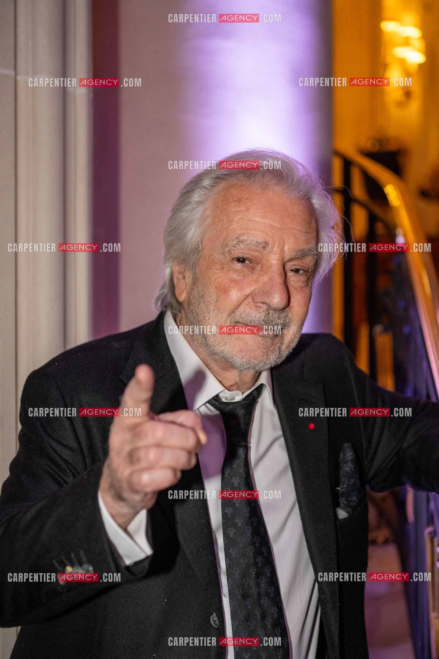Soirée de Gala des Stéthos d'Or 2024 à l'Hôtel George V à Paris le 18 Mars 2024. L'acteur Pierre Arditi.