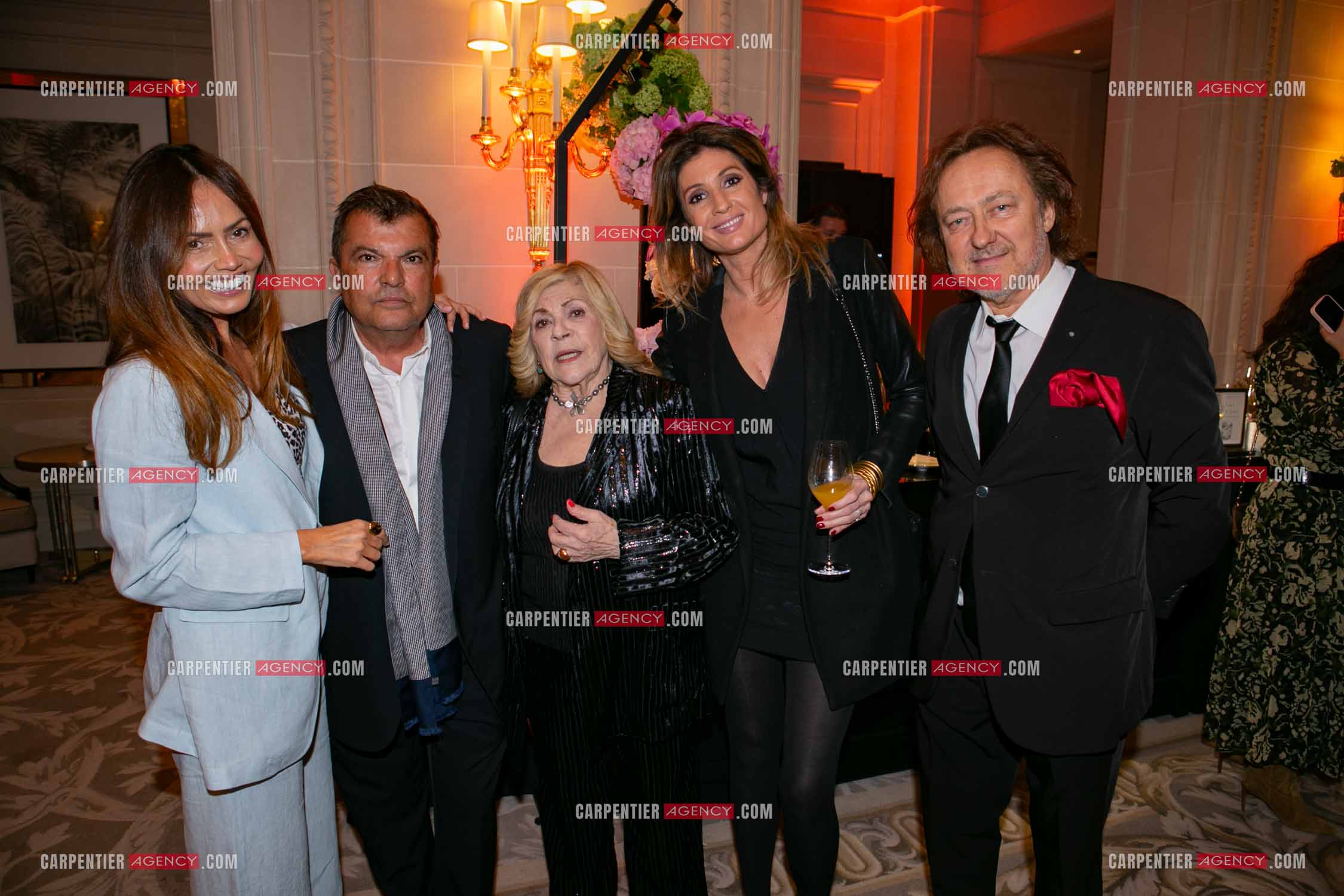 Soirée de Gala des Stéthos d'Or 2025 à l'Hôtel George V à Paris le 24 Mars 2025. Le PDG de C8 Franck Appietto entouré de Karine Arsene, Caroline Ithurbide, la chanteuse Nicoletta et son mari Jean-Cristophe Molinier.