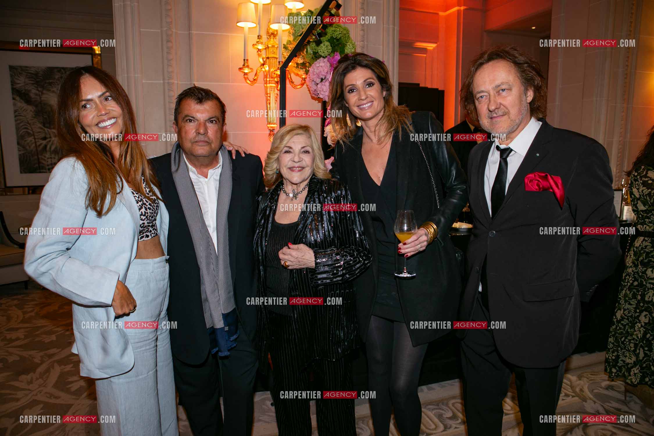 Soirée de Gala des Stéthos d'Or 2025 à l'Hôtel George V à Paris le 24 Mars 2025. Le PDG de C8 Franck Appietto entouré de Karine Arsene, Caroline Ithurbide, la chanteuse Nicoletta et son mari Jean-Cristophe Molinier.