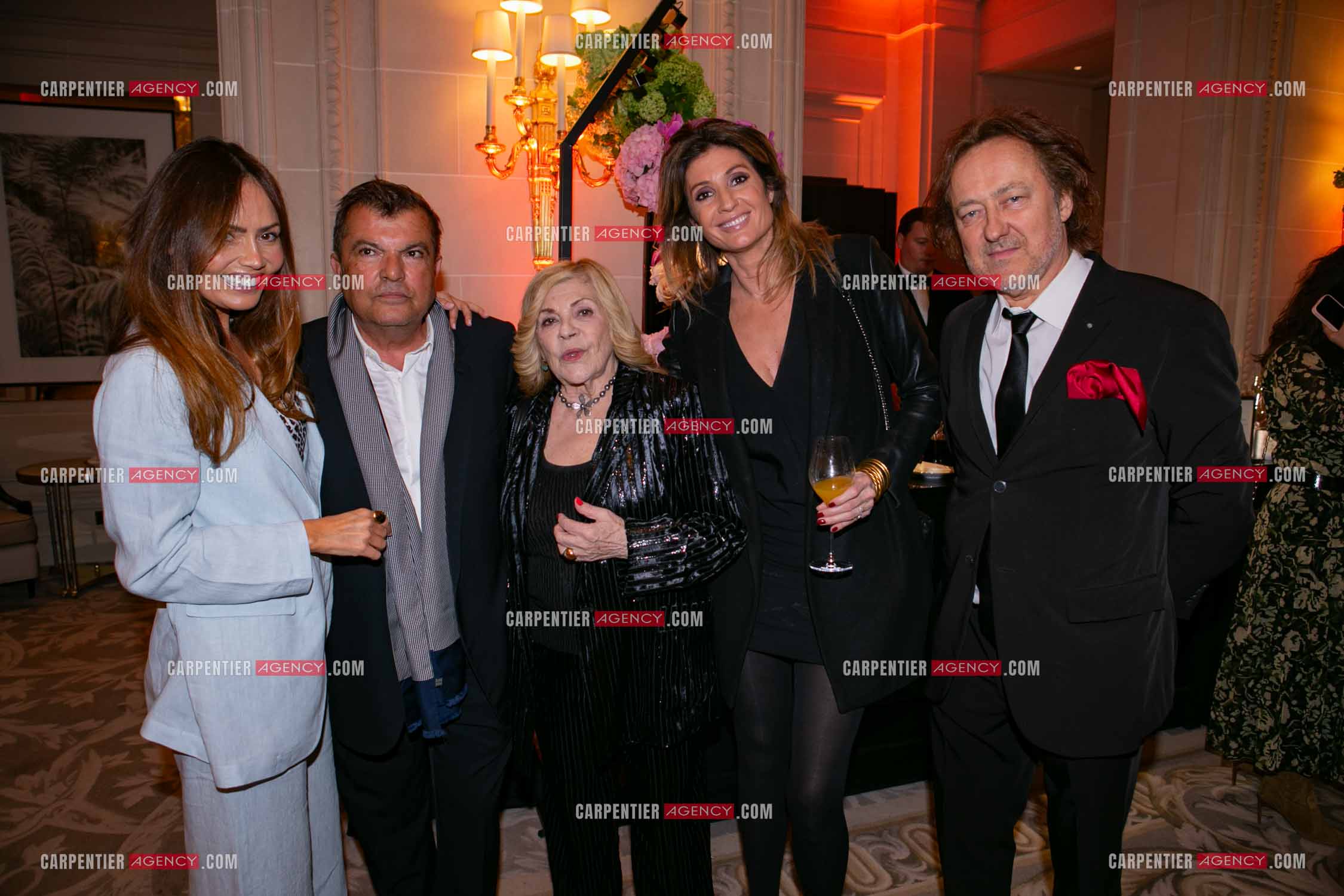 Soirée de Gala des Stéthos d'Or 2025 à l'Hôtel George V à Paris le 24 Mars 2025. Le PDG de C8 Franck Appietto entouré de Karine Arsene, Caroline Ithurbide, la chanteuse Nicoletta et son mari Jean-Cristophe Molinier.