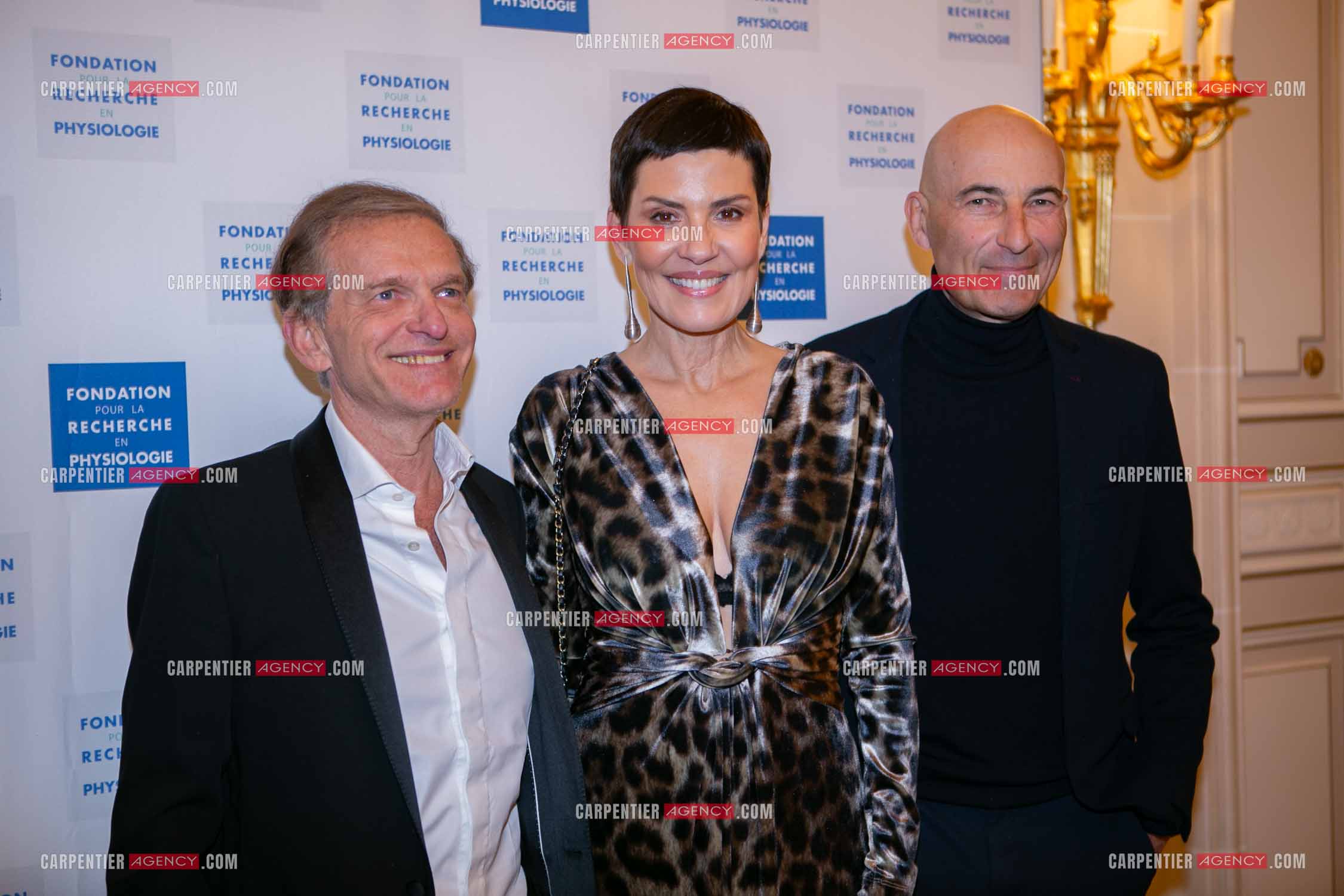 Soirée de Gala des Stéthos d'Or 2025 à l'Hôtel George V à Paris le 24 Mars 2025. Le docteur Frédéric Saldmann, l'animatrice Cristina Cordula et l'humoriste Nicolas Canteloup.
