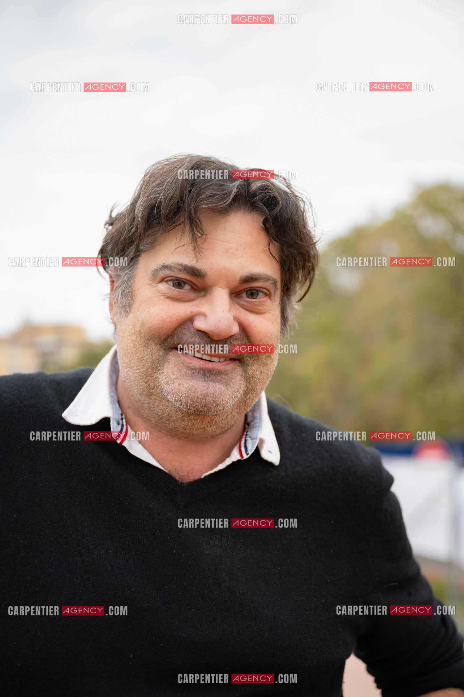 Salon du livre 2024 place des Armes à Toulon. L'avocat pénaliste Randall Schwerdorffer.