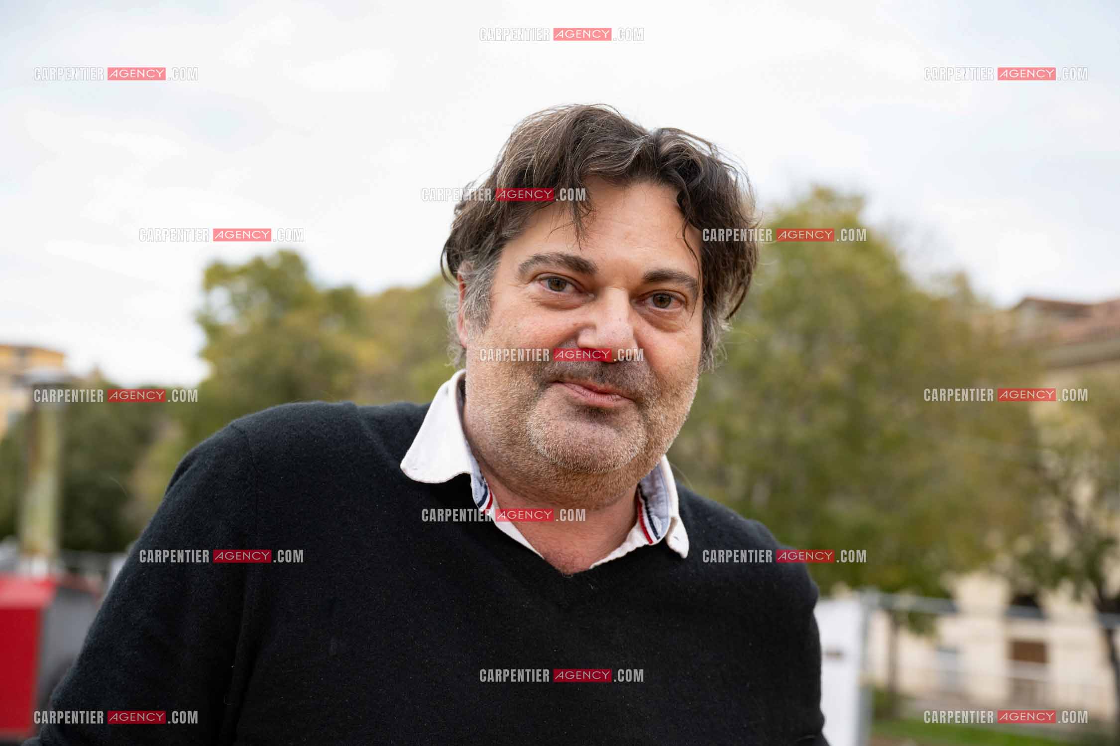 Salon du livre 2024 place des Armes à Toulon. L'avocat pénaliste Randall Schwerdorffer.