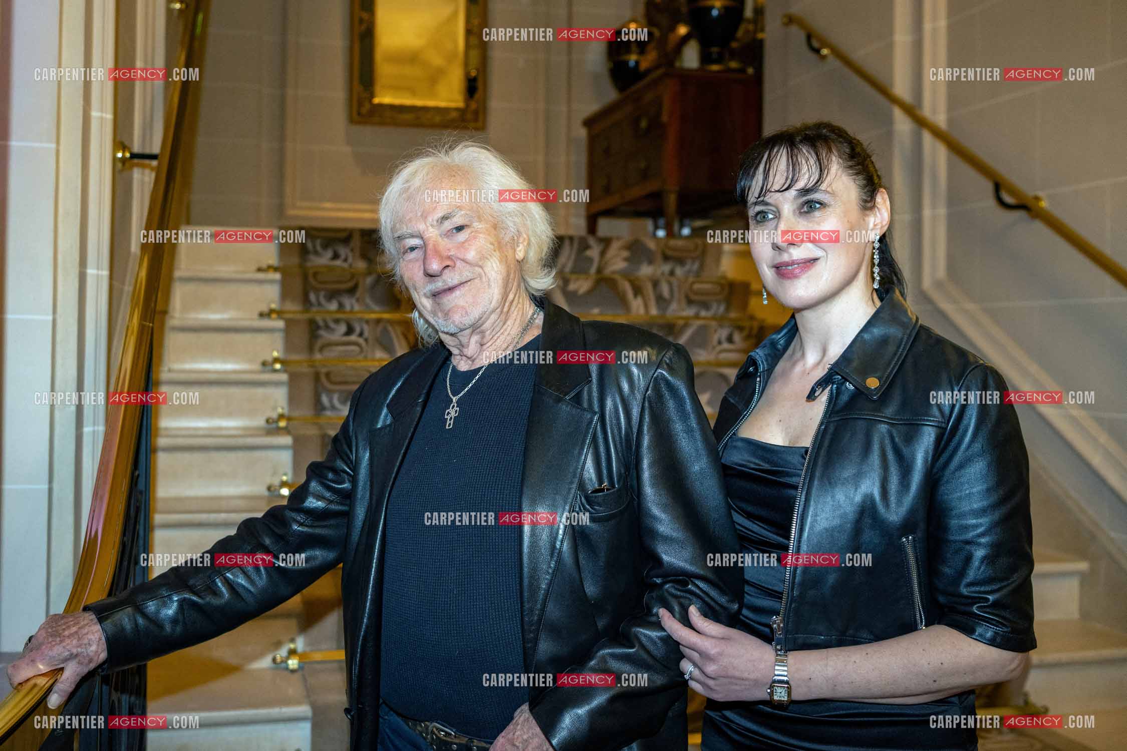 Soirée de Gala des Stéthos d'Or 2024 à l'Hôtel George V à Paris le 18 Mars 2024. Le chanteur Hugues Aufray et sa femme Muriel.