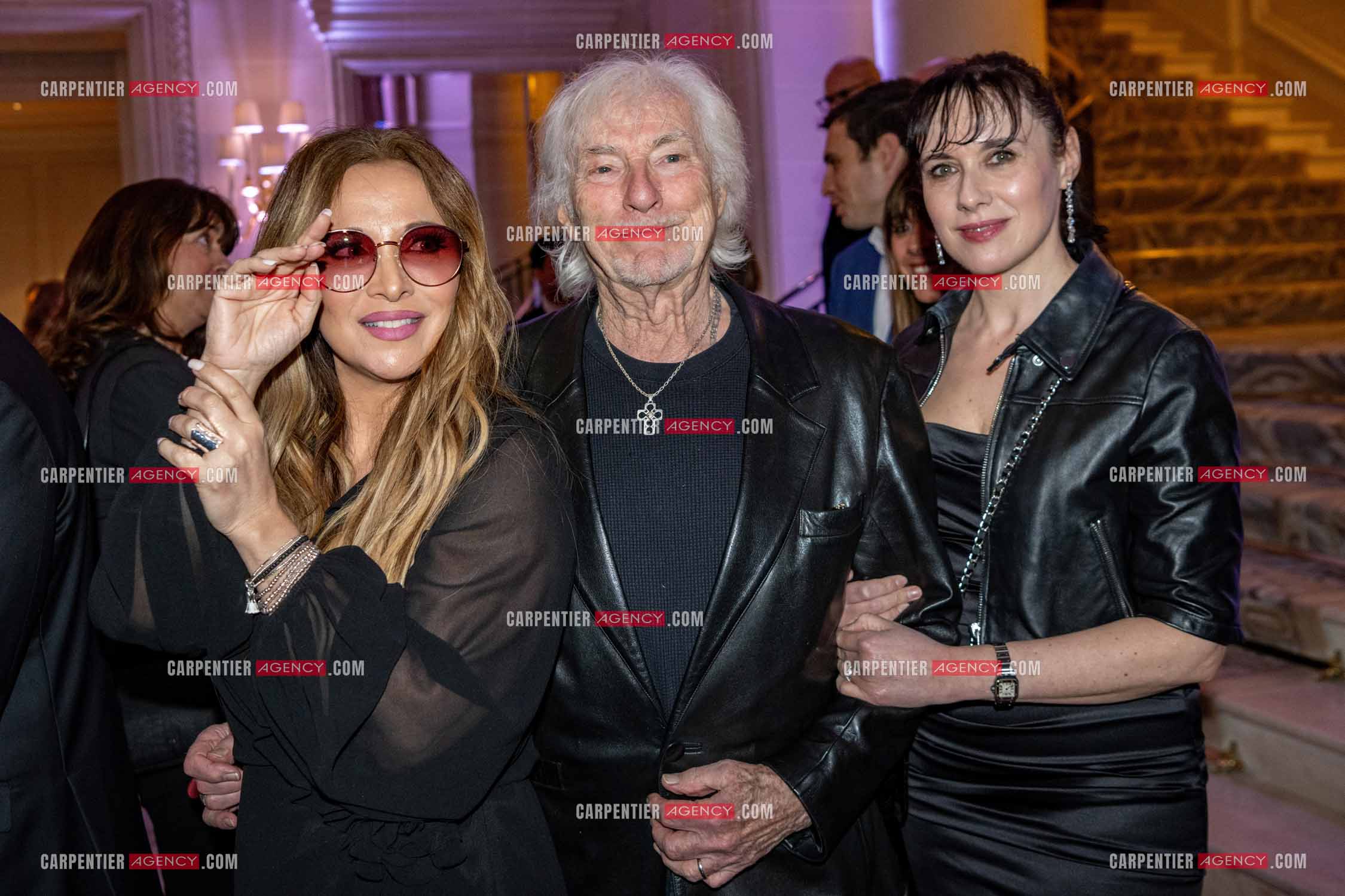 Soirée de Gala des Stéthos d'Or 2024 à l'Hôtel George V à Paris le 18 Mars 2024. La chanteuse Hélène Ségara accompagnée de Hugue Aufray et sa femme Muriel.