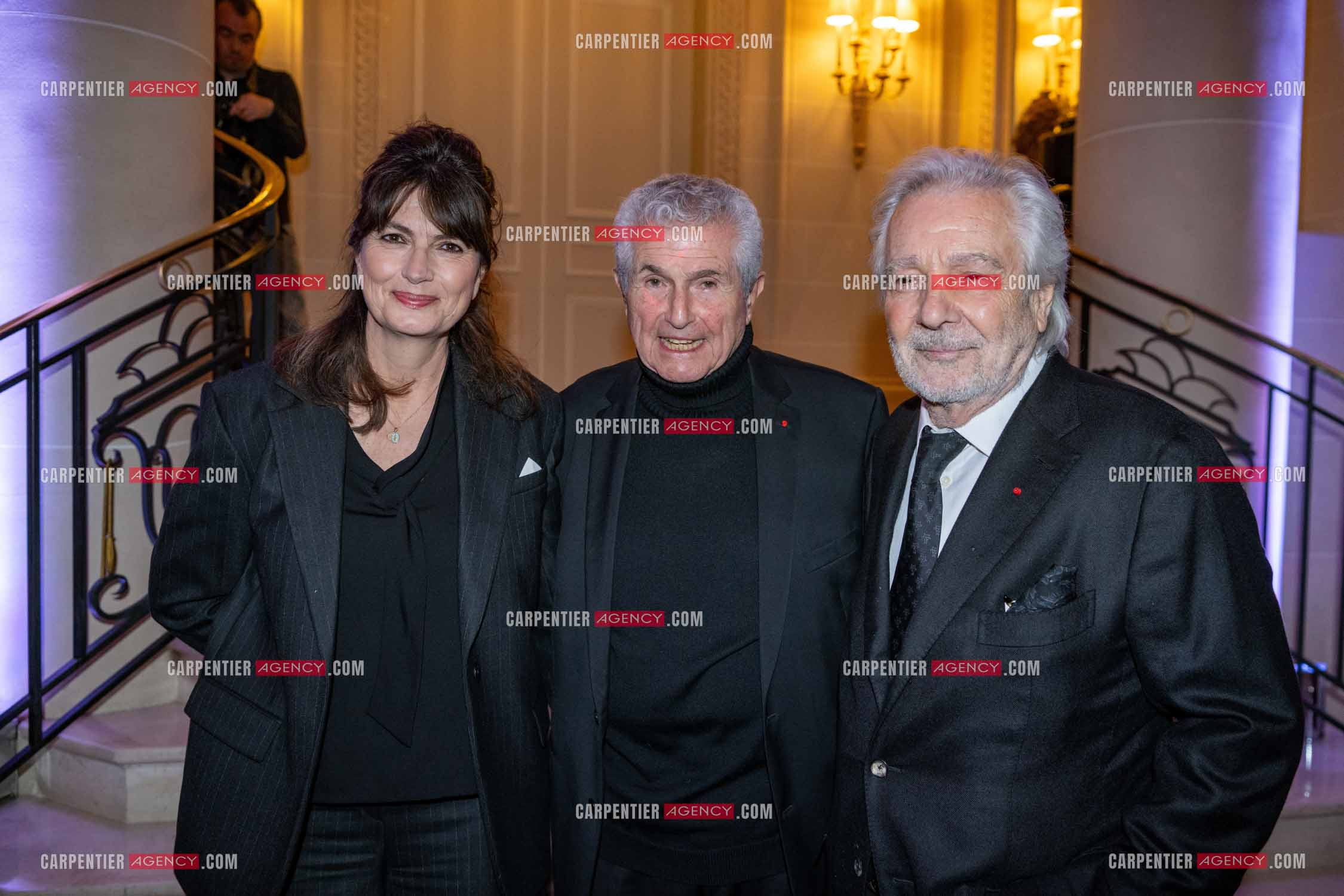 Soirée de Gala des Stéthos d'Or 2024 à l'Hôtel George V à Paris le 18 Mars 2024. Le réalisateur Claude Lelouch et sa femme Valérie Perrin avec l'acteur Pierre Arditi.