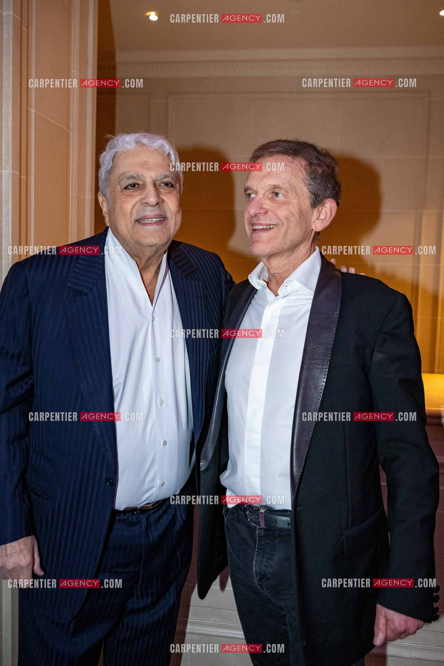 Soirée de Gala des Stéthos d'Or 2024 à l'Hôtel George V à Paris le 18 Mars 2024. Le chanteur Enrico Macias et le docteur Frédéric Saldmann.