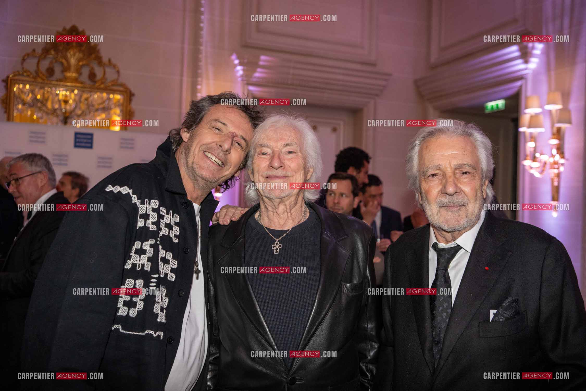 Soirée de Gala des Stéthos d'Or 2024 à l'Hôtel George V à Paris le 18 Mars 2024. L'animateur Jean-Luc Reichmann, le chanteur Hugues Aufray et l'acteur Pierre Arditi.