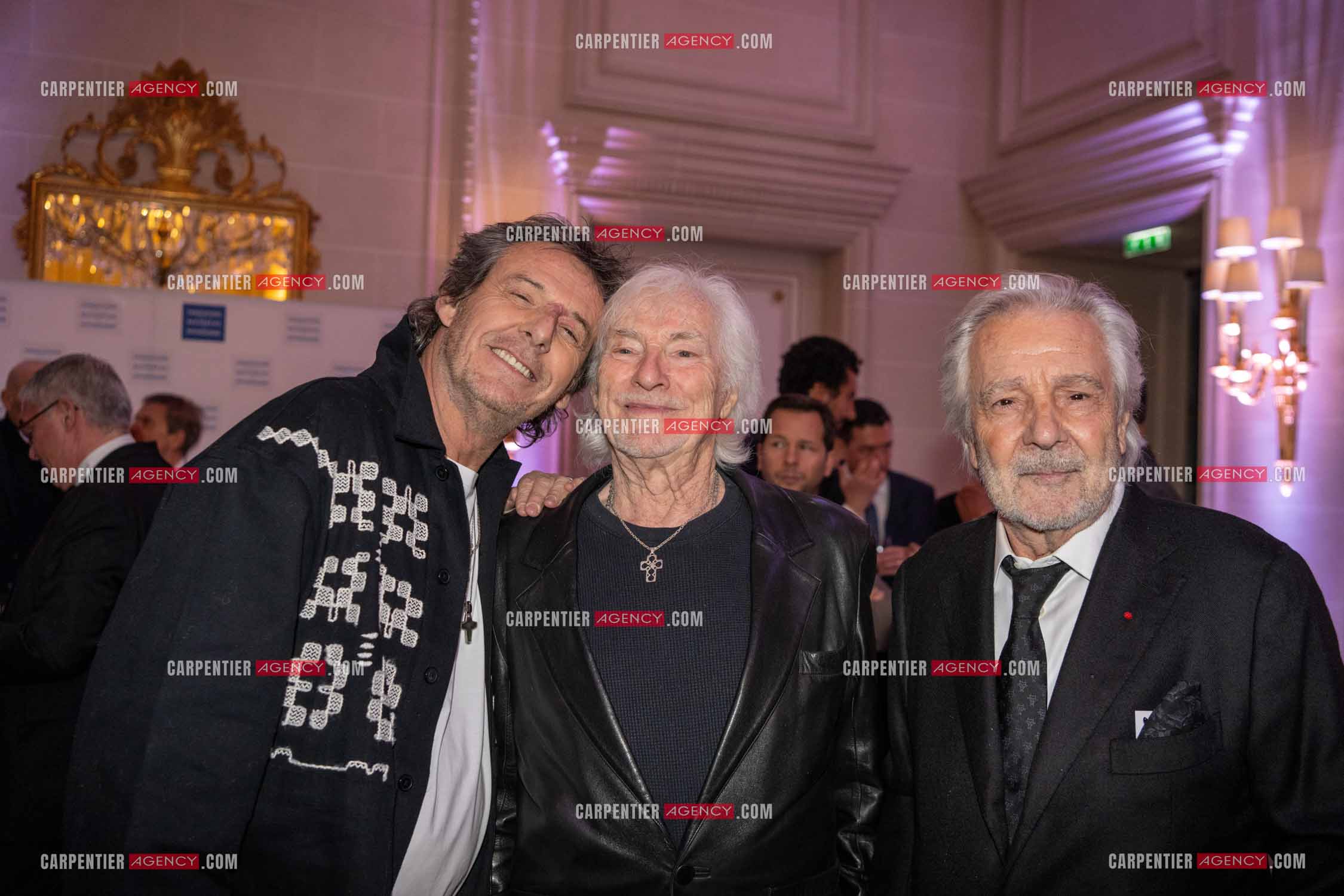 Soirée de Gala des Stéthos d'Or 2024 à l'Hôtel George V à Paris le 18 Mars 2024. L'animateur Jean-Luc Reichmann, le chanteur Hugues Aufray et l'acteur Pierre Arditi.