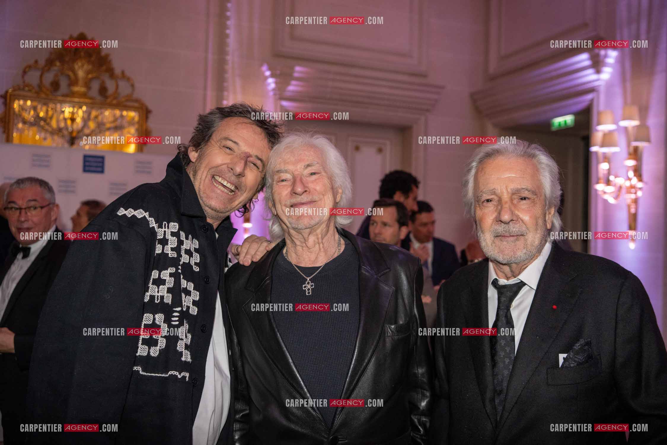 Soirée de Gala des Stéthos d'Or 2024 à l'Hôtel George V à Paris le 18 Mars 2024. L'animateur Jean-Luc Reichmann, le chanteur Hugues Aufray et l'acteur Pierre Arditi.