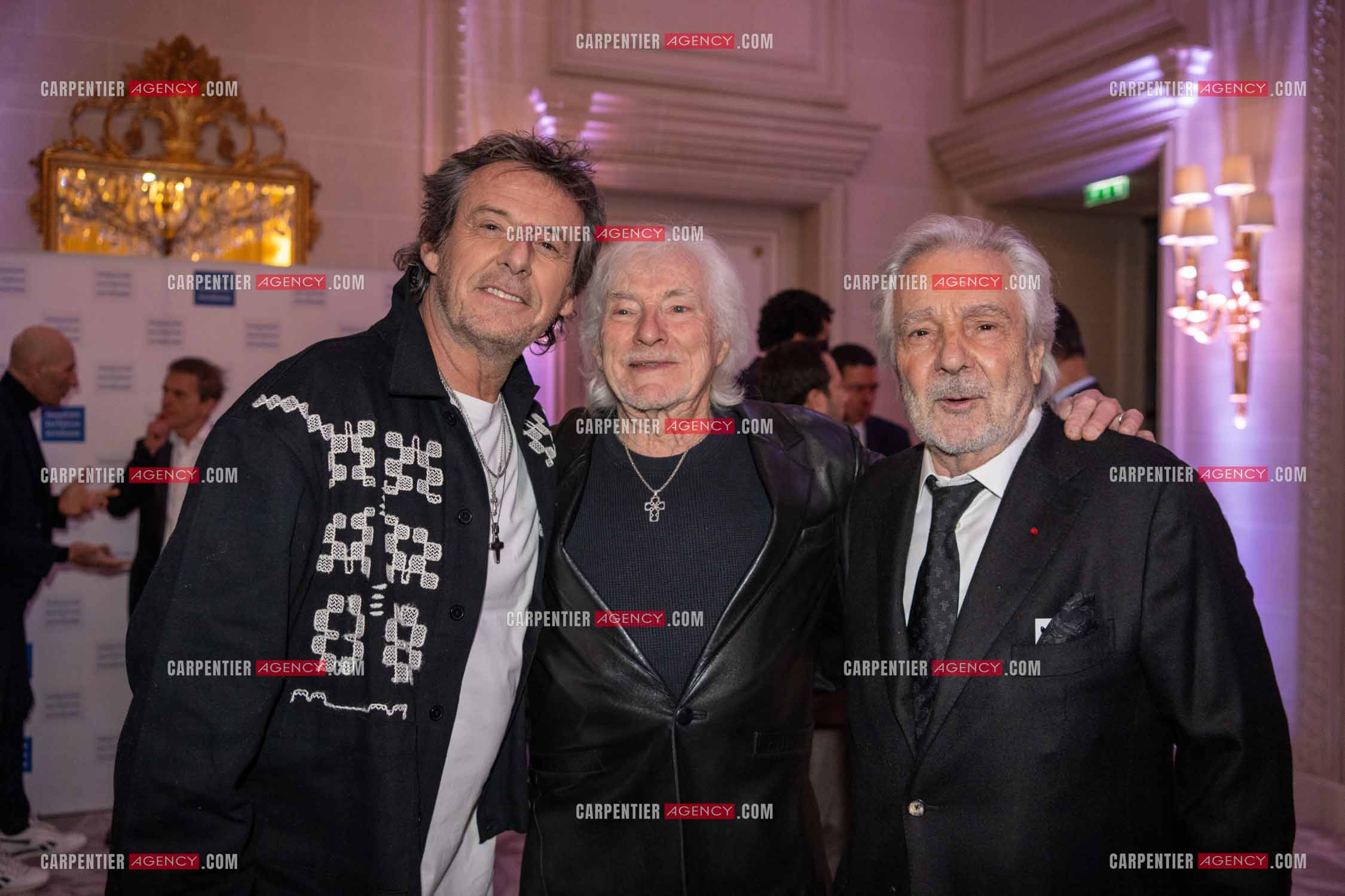 Soirée de Gala des Stéthos d'Or 2024 à l'Hôtel George V à Paris le 18 Mars 2024. L'animateur Jean-Luc Reichmann, le chanteur Hugues Aufray et l'acteur Pierre Arditi.