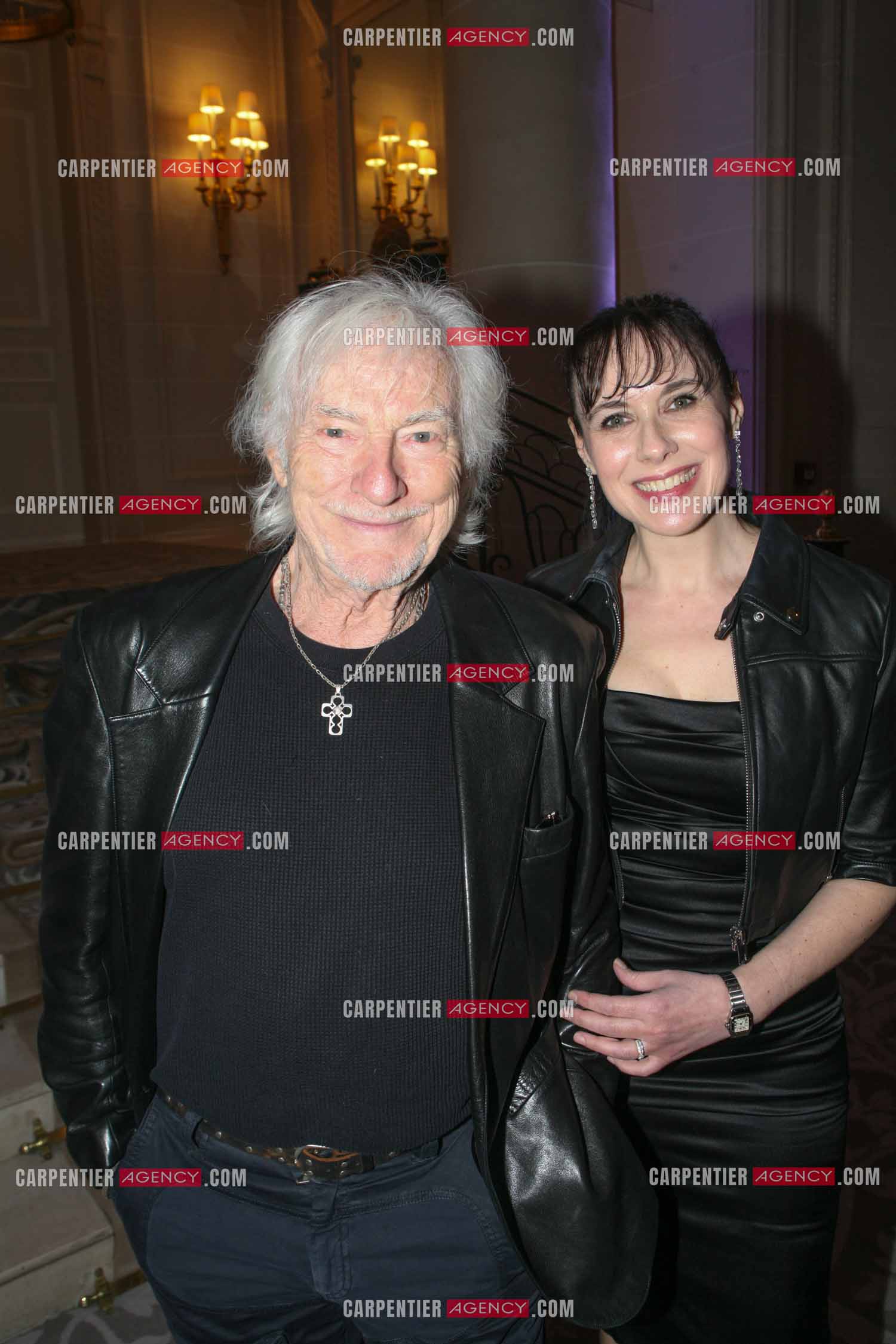 Soirée de Gala des Stéthos d'Or 2024 à l'Hôtel George V à Paris le 18 Mars 2024. Le chanteur Hugues Aufray et sa femme Muriel.