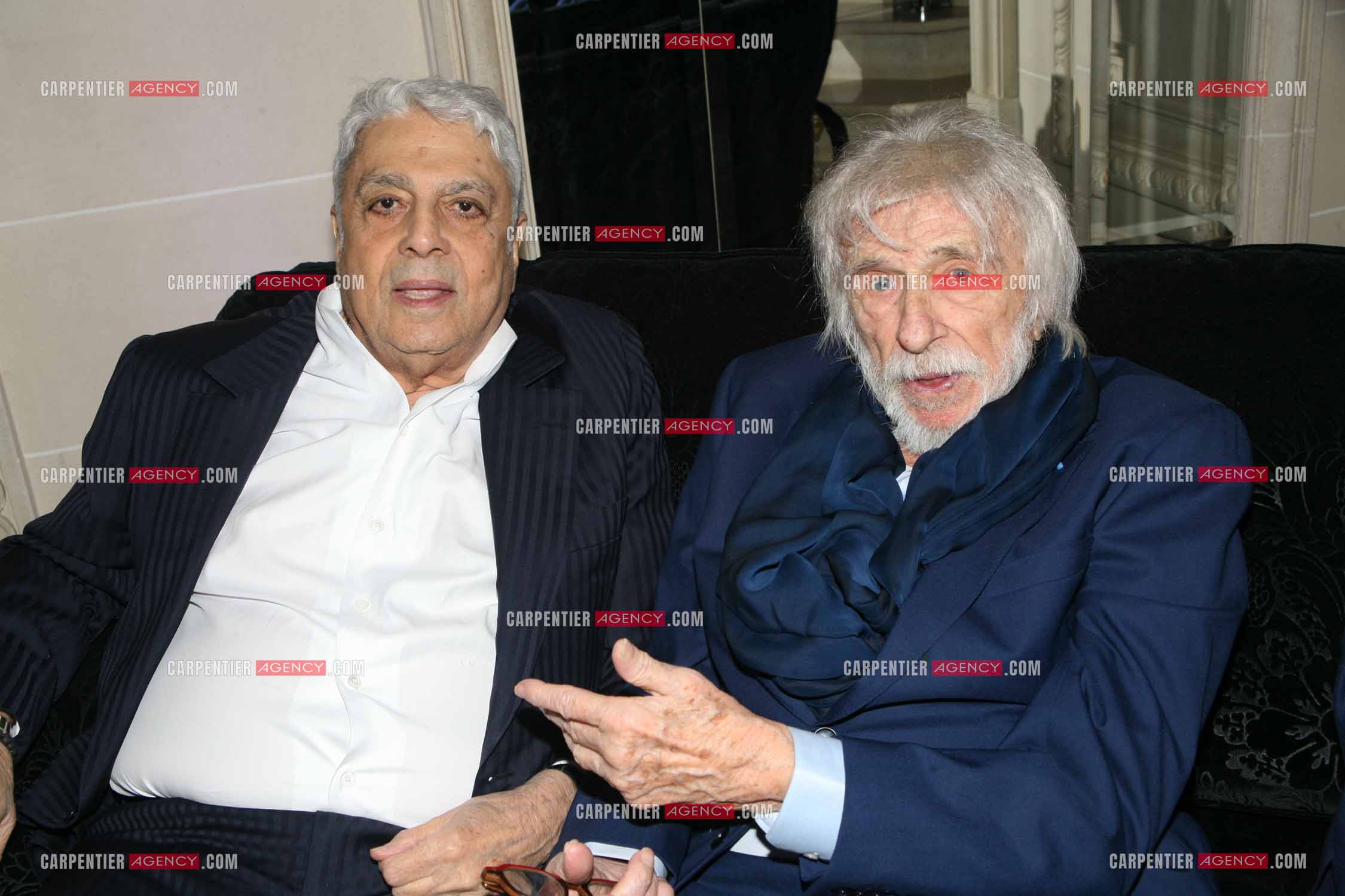 Soirée de Gala des Stéthos d'Or 2024 à l'Hôtel George V à Paris le 18 Mars 2024. Le chanteur Enrico Macias et  l'acteur Pierre Richard.