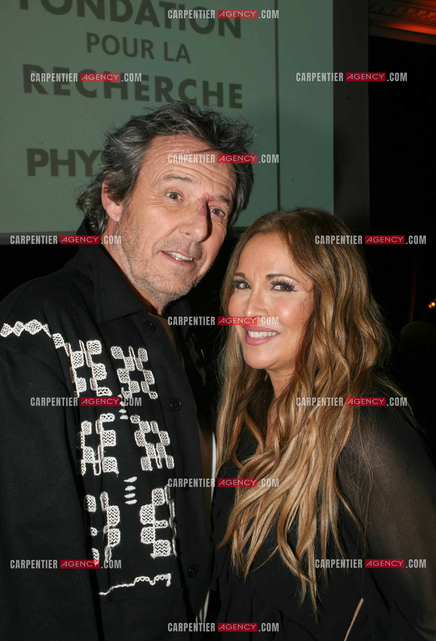 Soirée de Gala des Stéthos d'Or 2024 à l'Hôtel George V à Paris le 18 Mars 2024. L'animateur Jean-Luc Reichmann et la chanteuse Hélène Ségara.