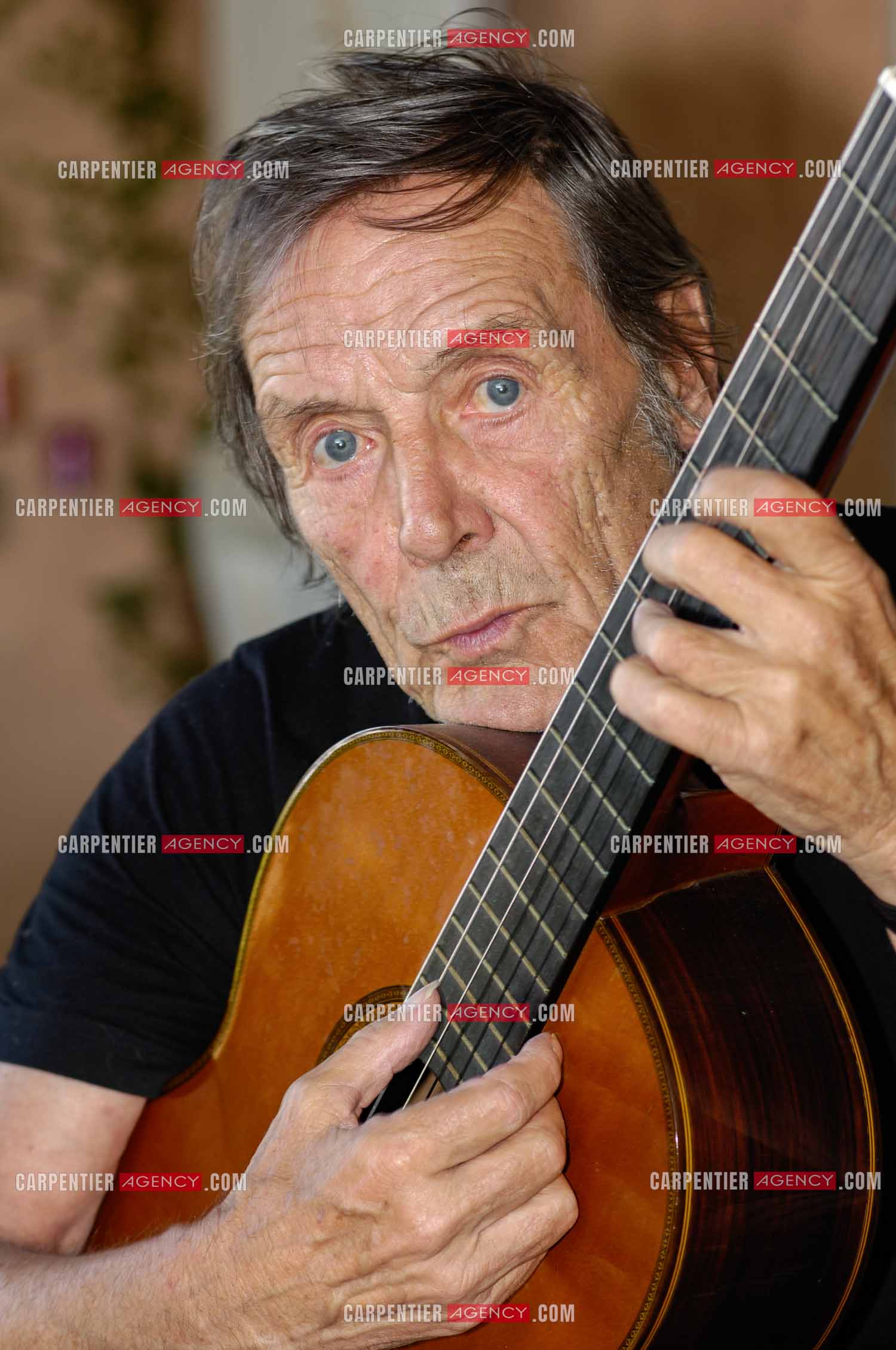 Le chanteur François Deguelt chez lui dans le sud de la France.  ( Exclusif )