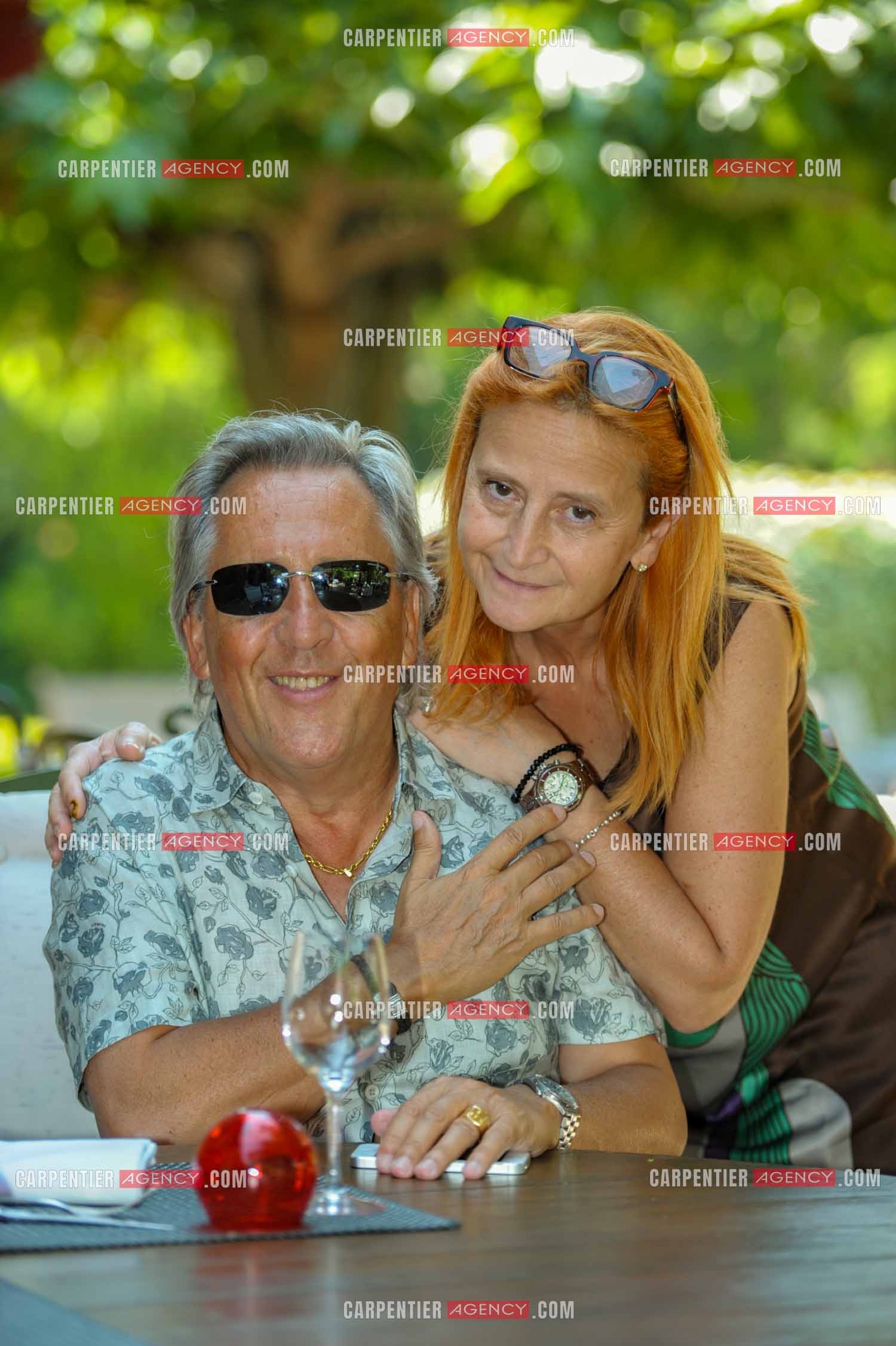 Le chanteur Gilbert Montagné et sa femme Nikole lors de leurs vacances vers Beaucaire.  ( Exclusif )