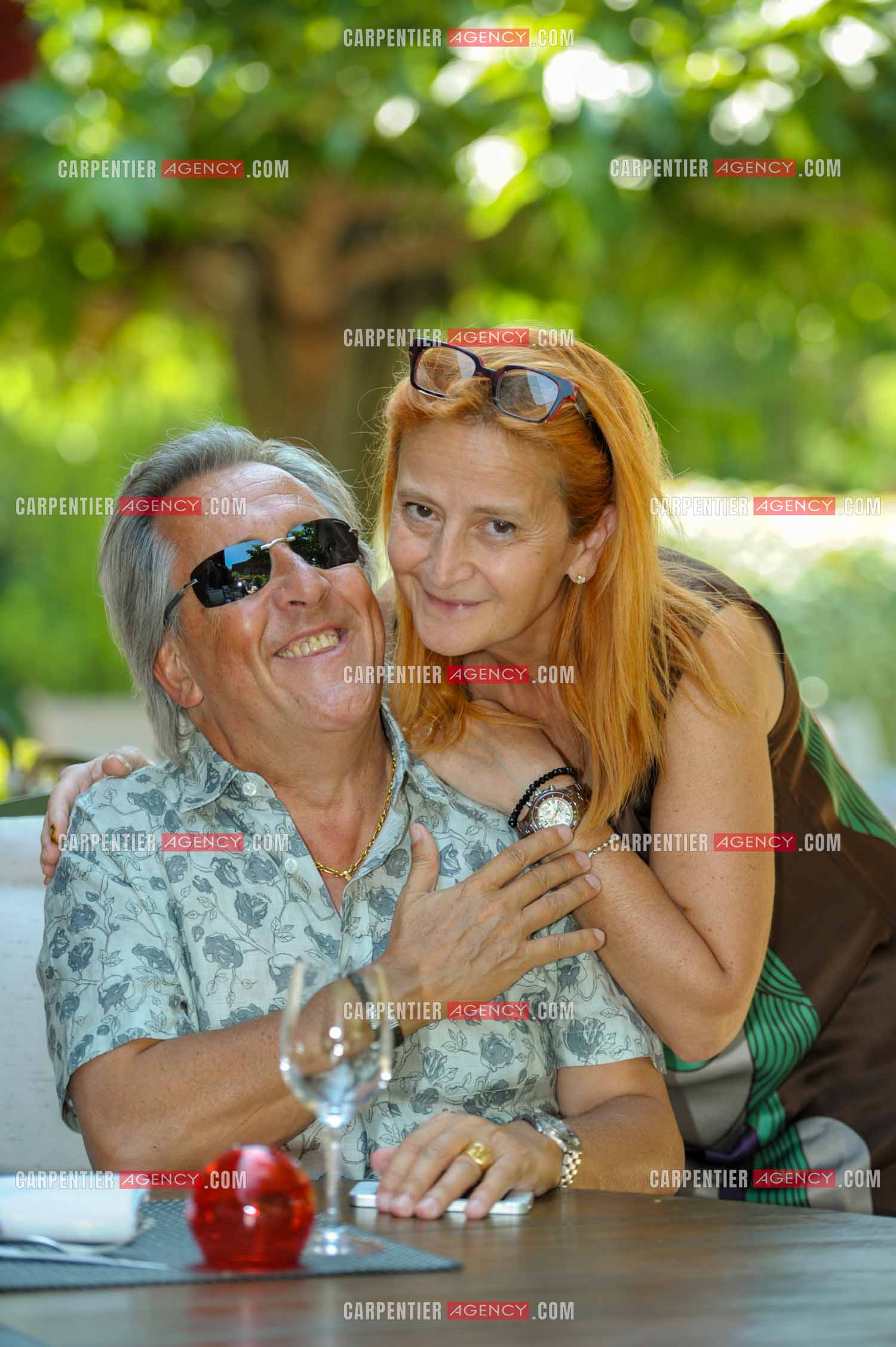 Le chanteur Gilbert Montagné et sa femme Nikole lors de leurs vacances vers Beaucaire.  ( Exclusif )