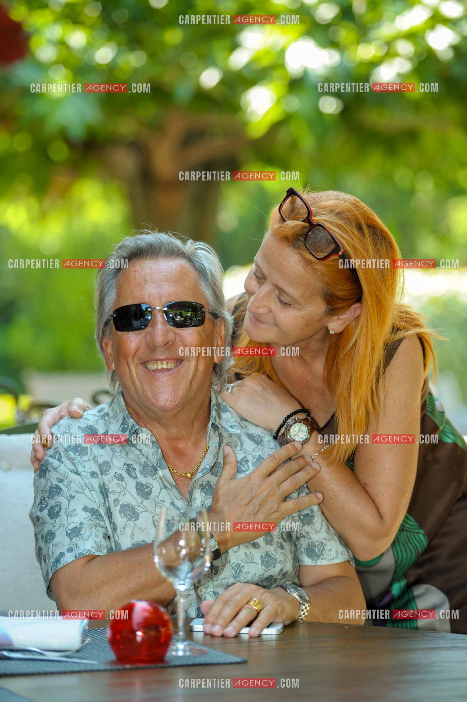 Le chanteur Gilbert Montagné et sa femme Nikole lors de leurs vacances vers Beaucaire.  ( Exclusif )