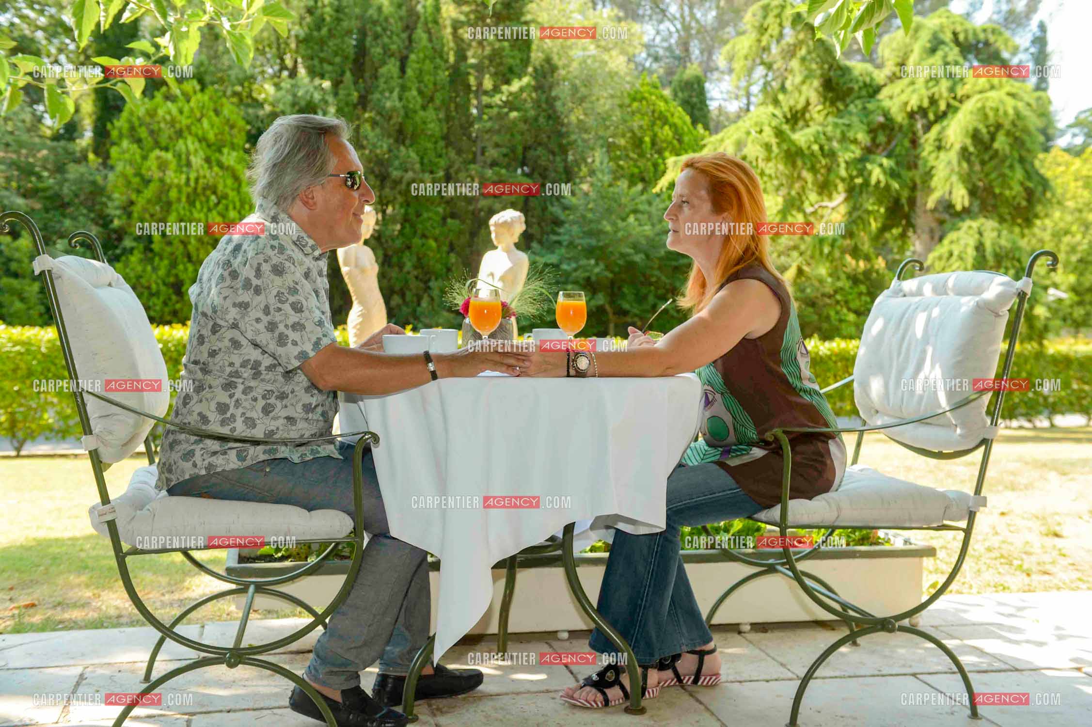 Le chanteur Gilbert Montagné et sa femme Nikole lors de leurs vacances vers Beaucaire.  ( Exclusif )