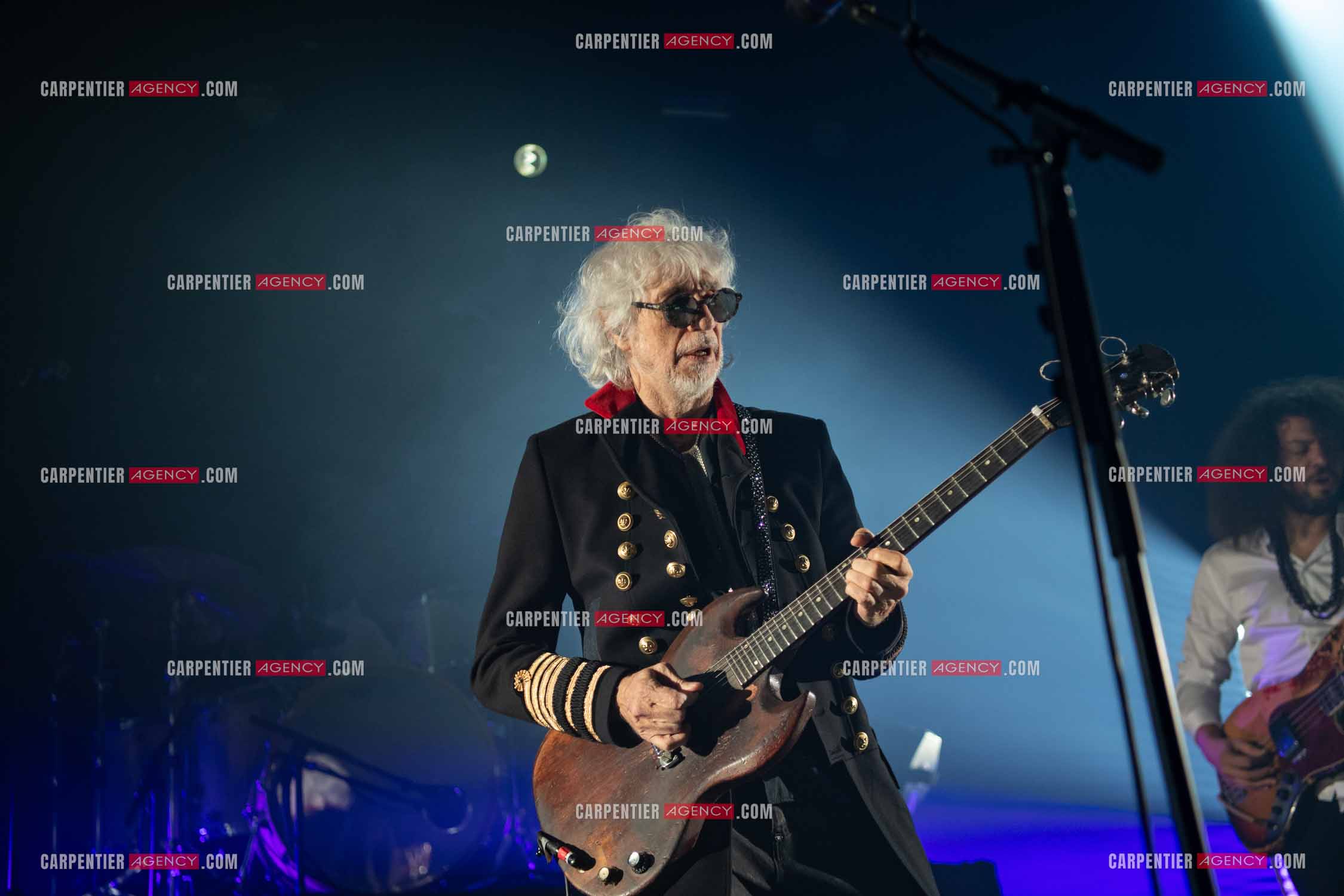 Le chanteur Louis Bertignac en concert au théâtre Galil le 25 Nov 2023.    ( Exclusif )