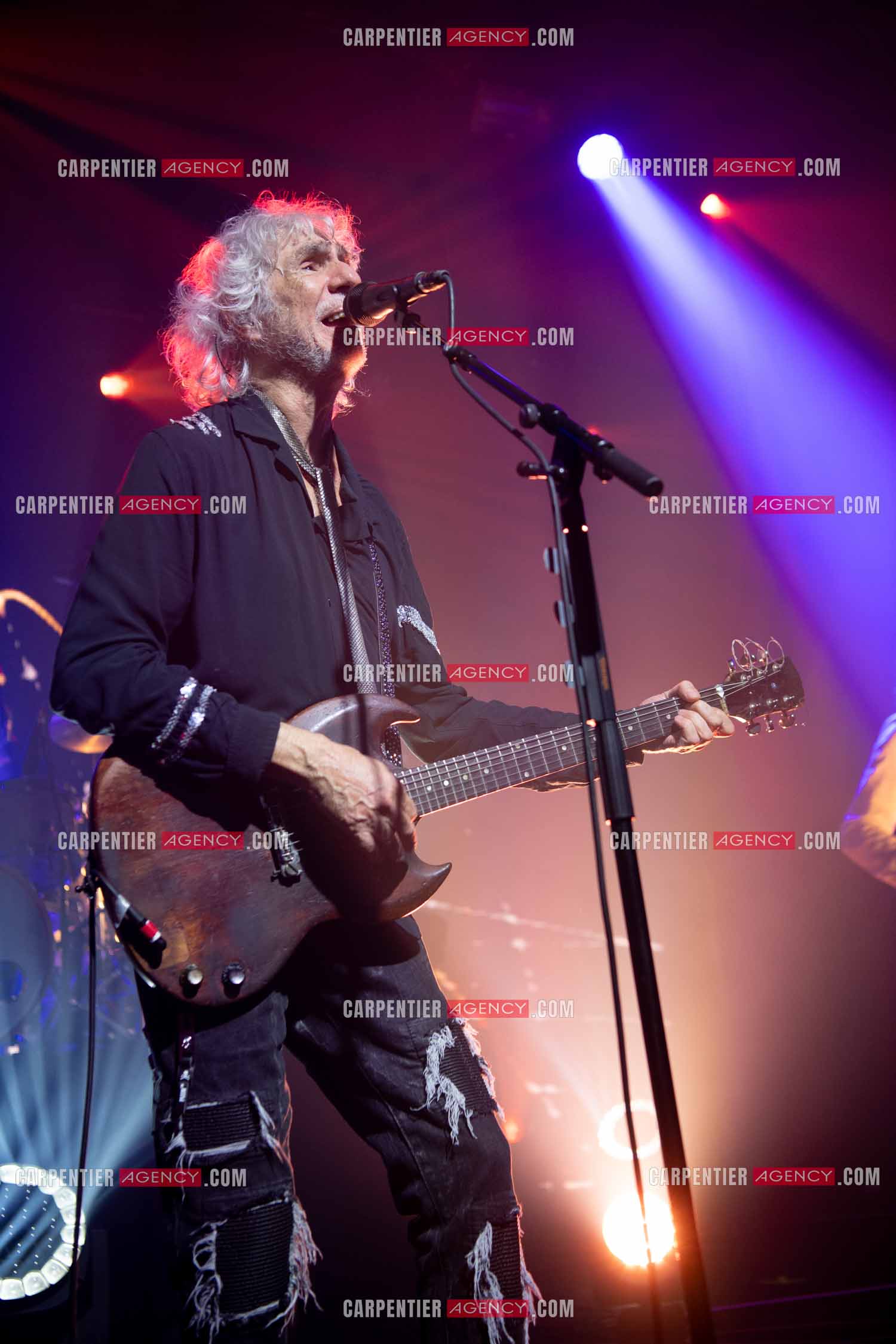 Le chanteur Louis Bertignac en concert au théâtre Galil le 25 Nov 2023.    ( Exclusif )