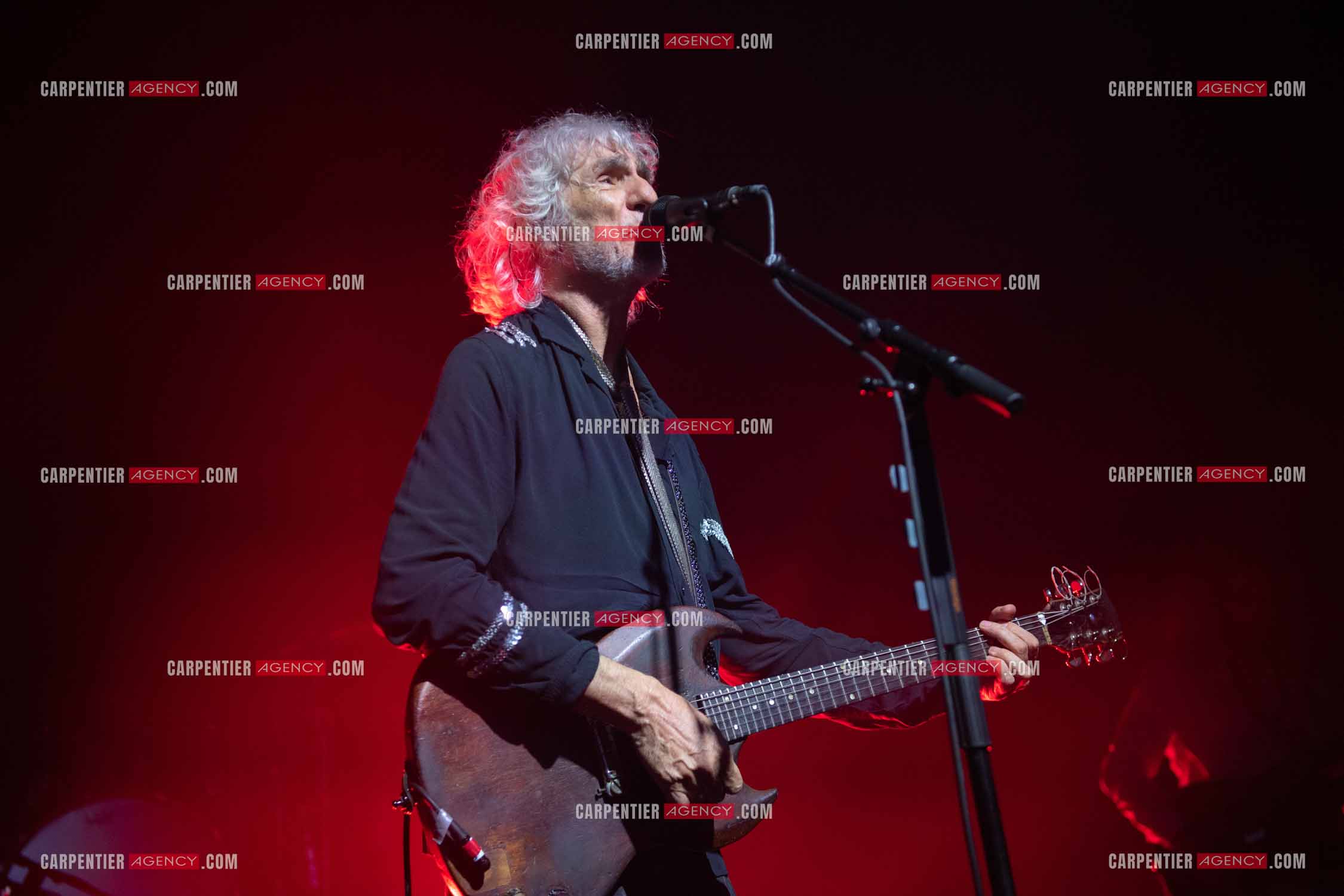 Le chanteur Louis Bertignac en concert au théâtre Galil le 25 Nov 2023.    ( Exclusif )