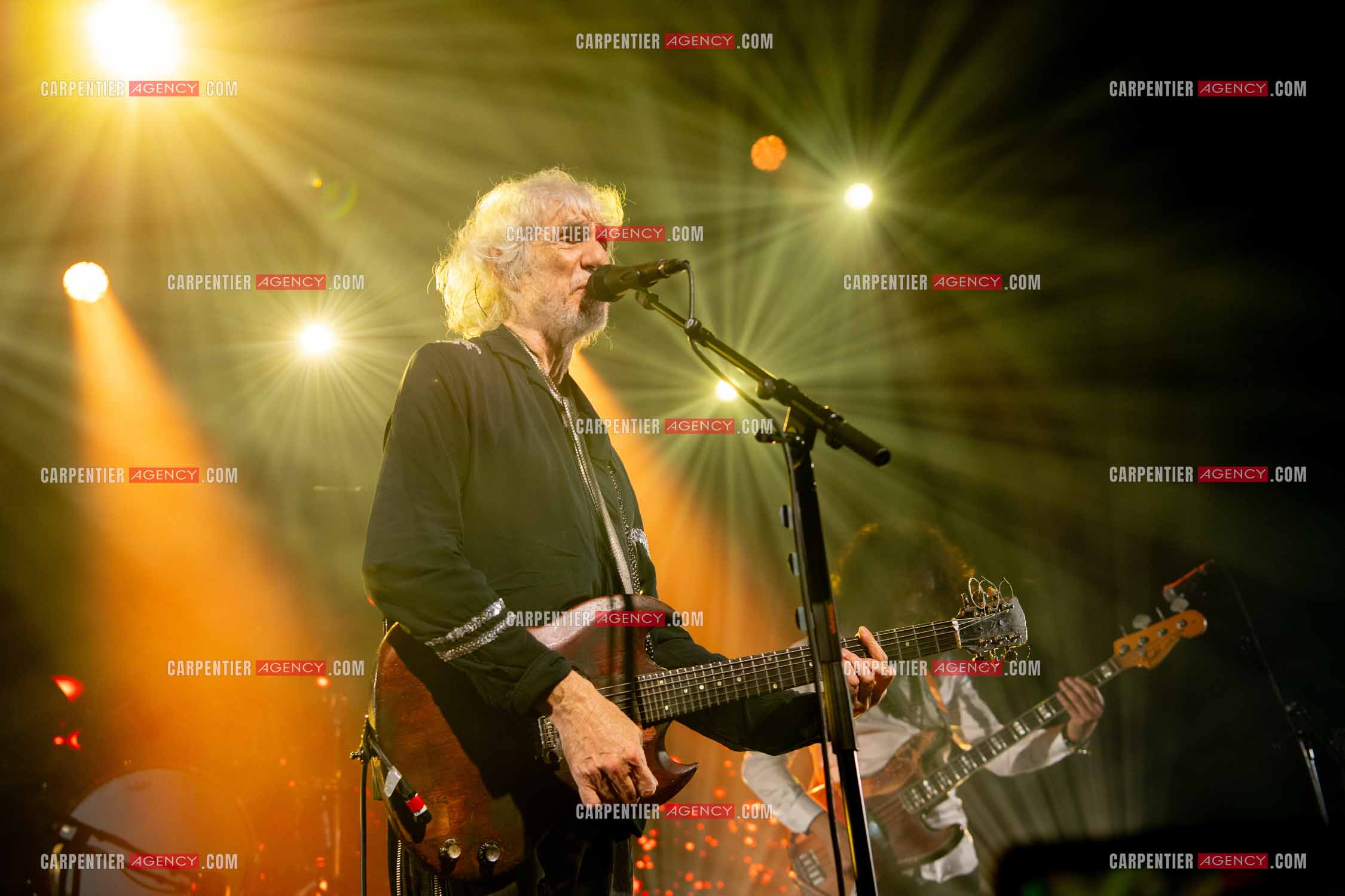 Le chanteur Louis Bertignac en concert au théâtre Galil le 25 Nov 2023.    ( Exclusif )