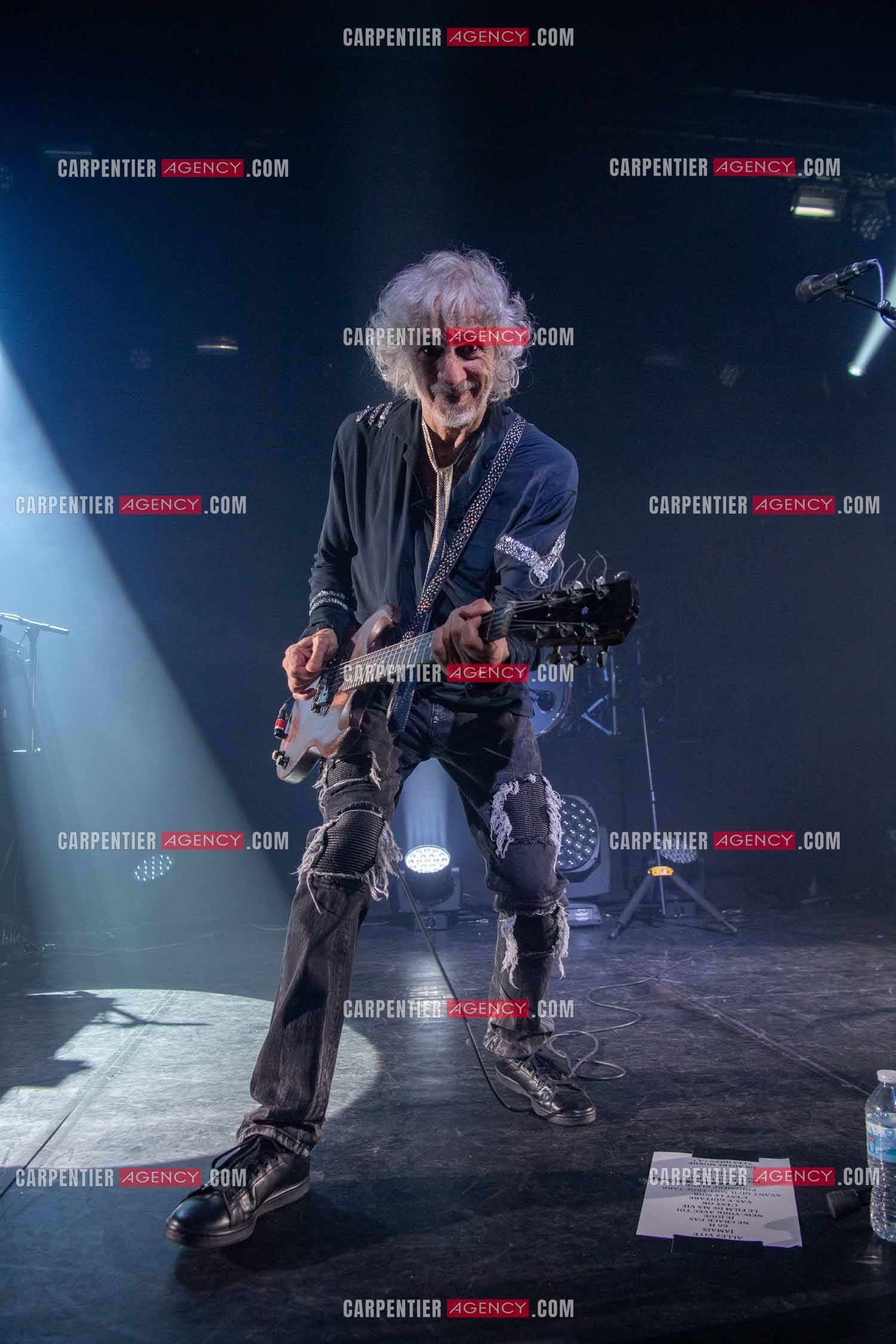 Le chanteur Louis Bertignac en concert au théâtre Galil le 25 Nov 2023.    ( Exclusif )