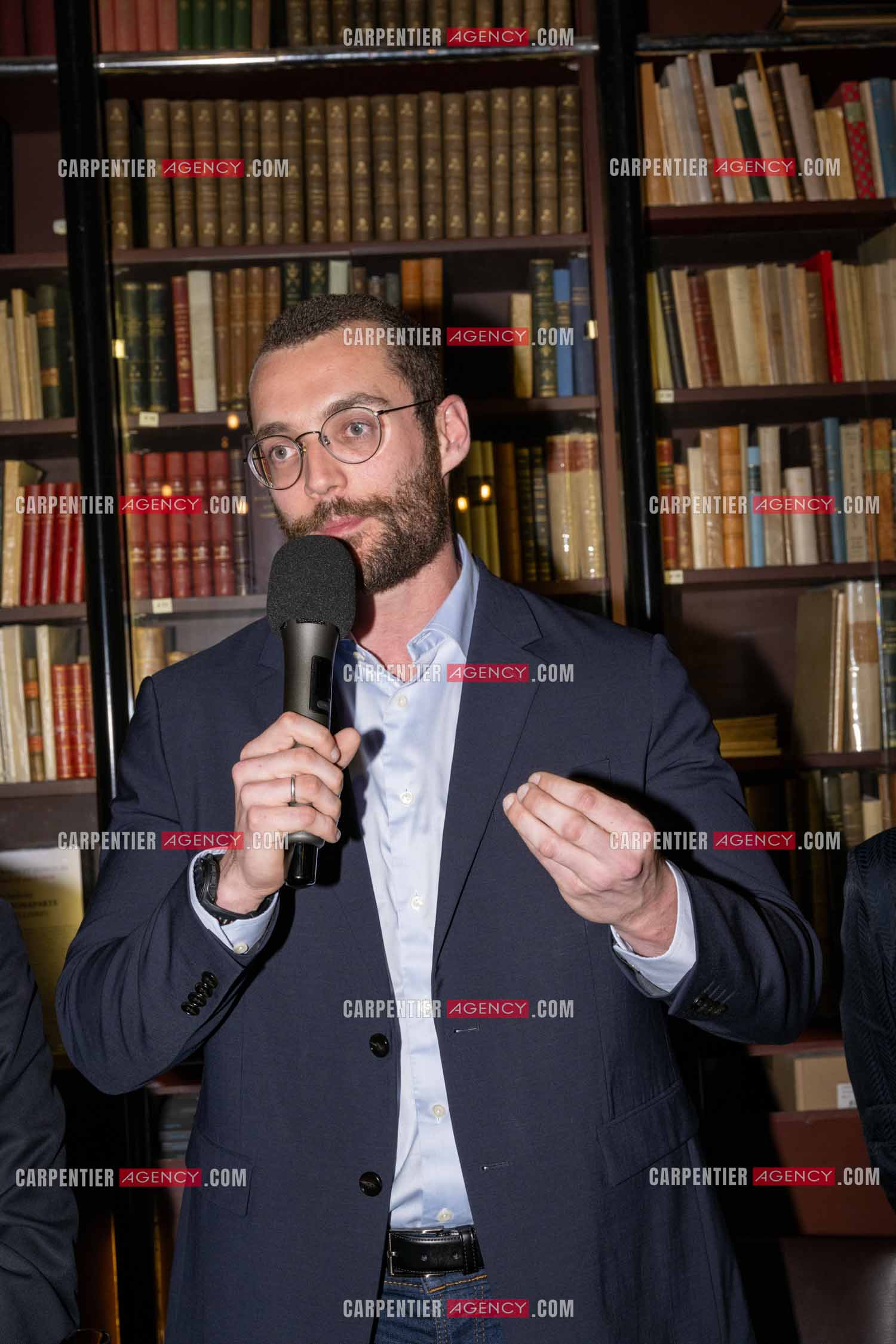 Louis Sarkozy dédicace son livre “NAPOLÉON BONAPARTE L'empire des livres“ aux éditions Passés/Composés à la librairie des Arcenaulx à Marseille. ( Exclusif )