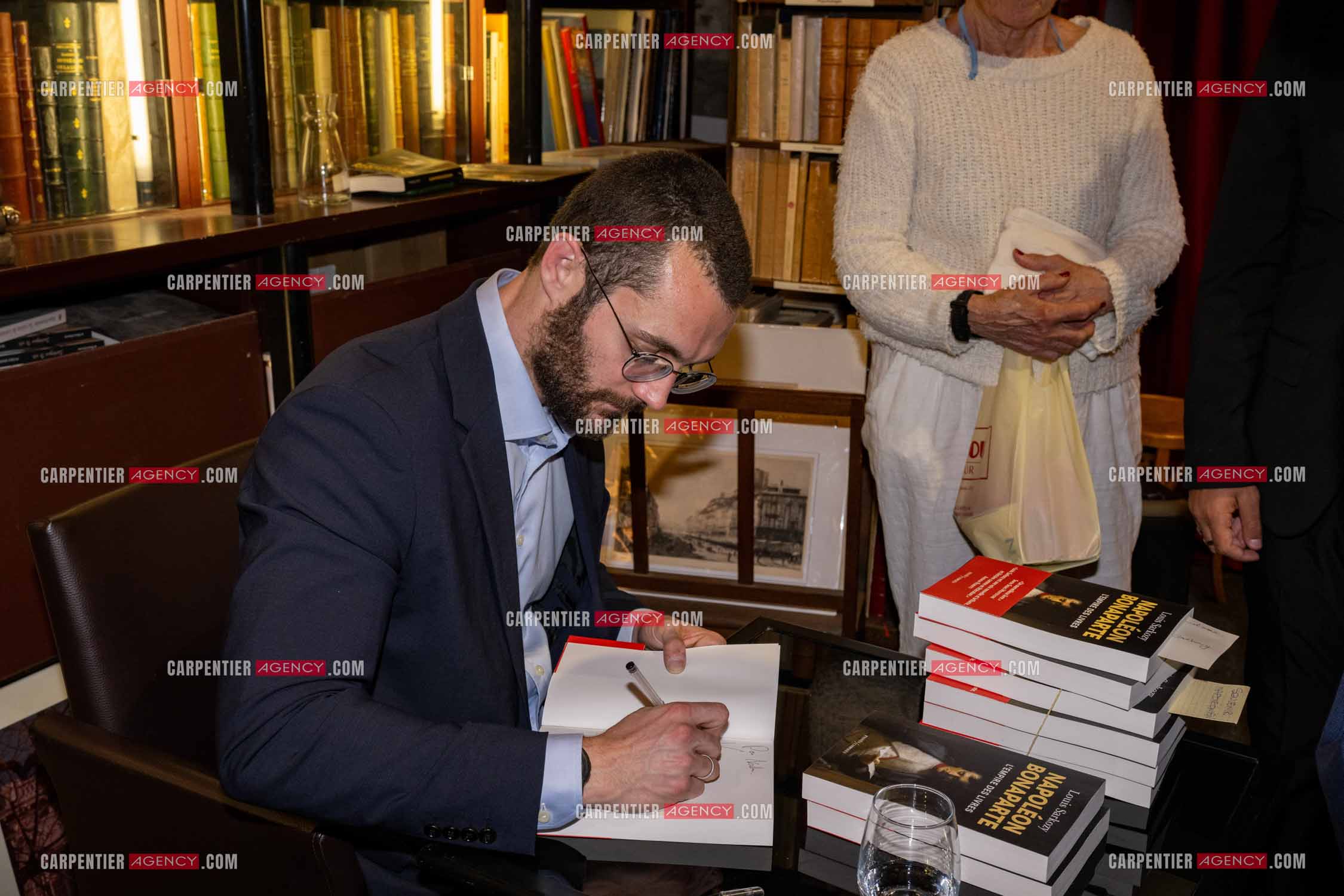 Louis Sarkozy dédicace son livre “NAPOLÉON BONAPARTE L'empire des livres“ aux éditions Passés/Composés à la librairie des Arcenaulx à Marseille. ( Exclusif )