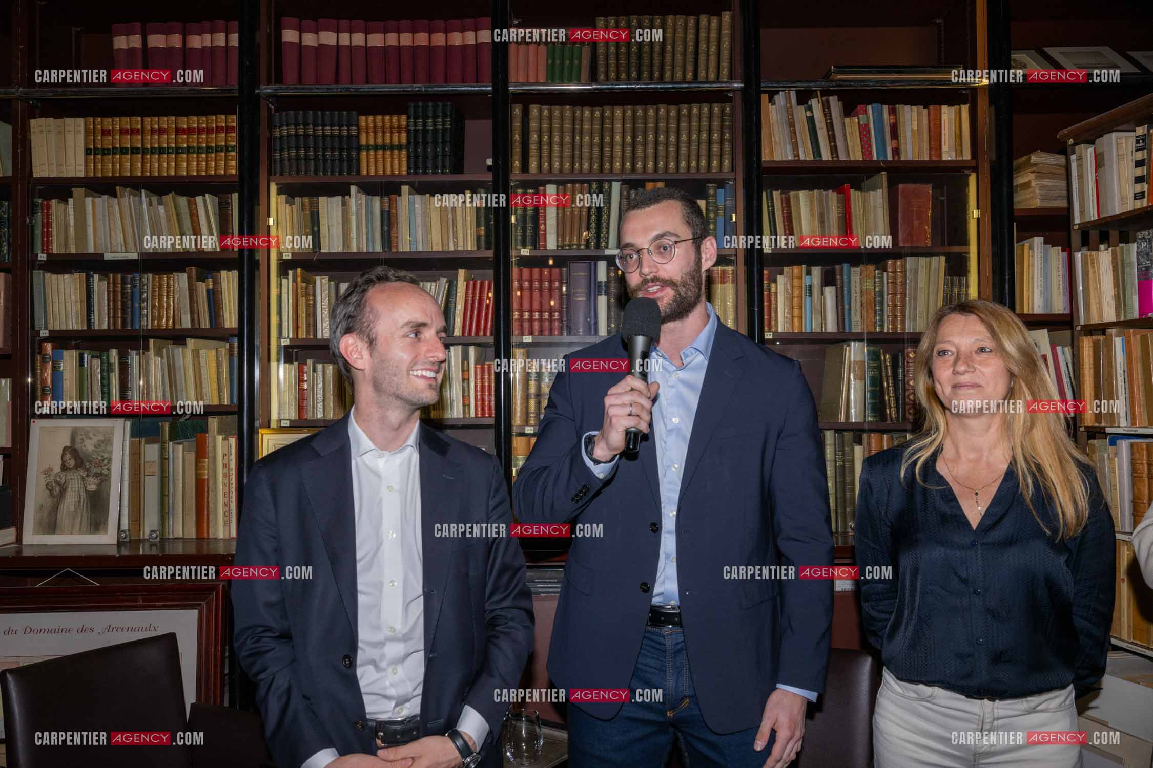 Louis Sarkozy dédicace son livre “NAPOLÉON BONAPARTE L'empire des livres“ aux éditions Passés/Composés à la librairie des Arcenaulx à Marseille. Aux côtés de Louis Sarkozy, Ludovic perney et Sabine bernarcosni. ( Exclusif )