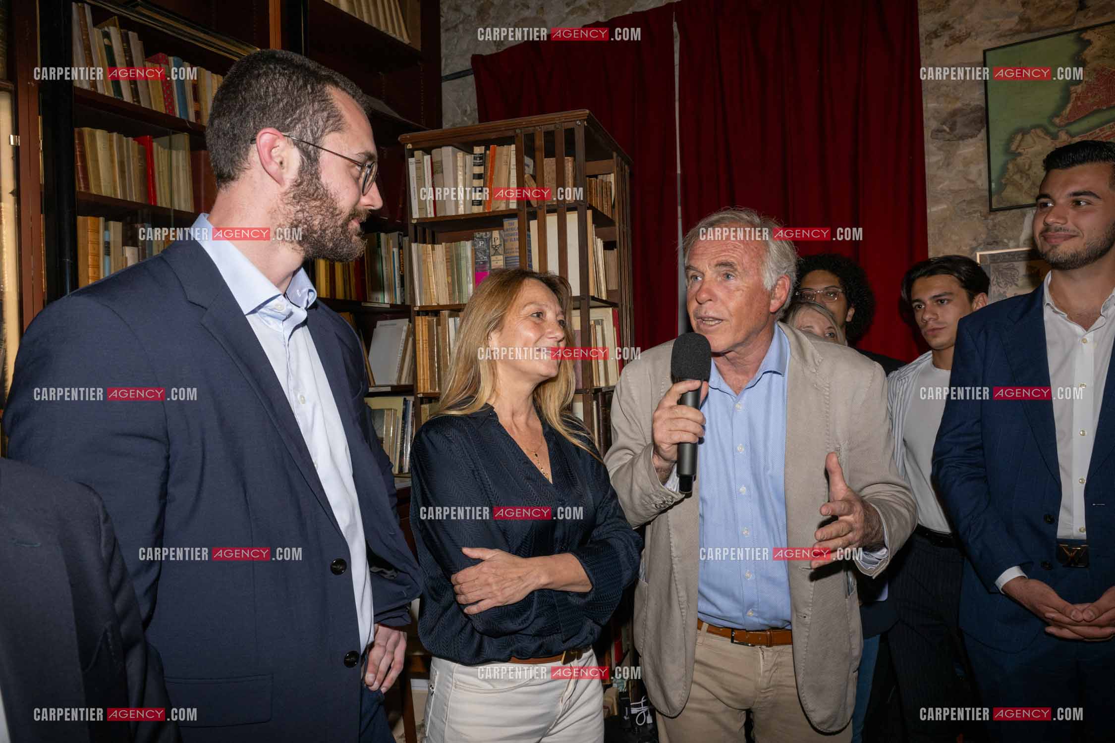 Louis Sarkozy dédicace son livre “NAPOLÉON BONAPARTE L'empire des livres“ aux éditions Passés/Composés à la librairie des Arcenaulx à Marseille. Sabine bernarcosni et Dominique tian. ( Exclusif )