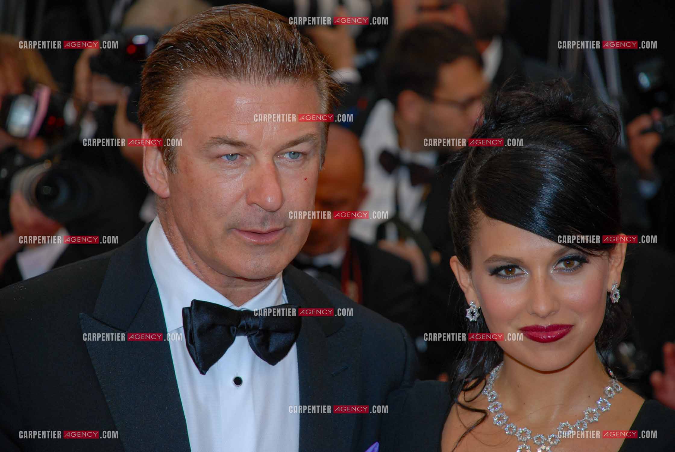 L'acteur américain Alec Baldwin accompagné de sa femme Hilaria Thomas lors du Festival de Cannes en 2012.