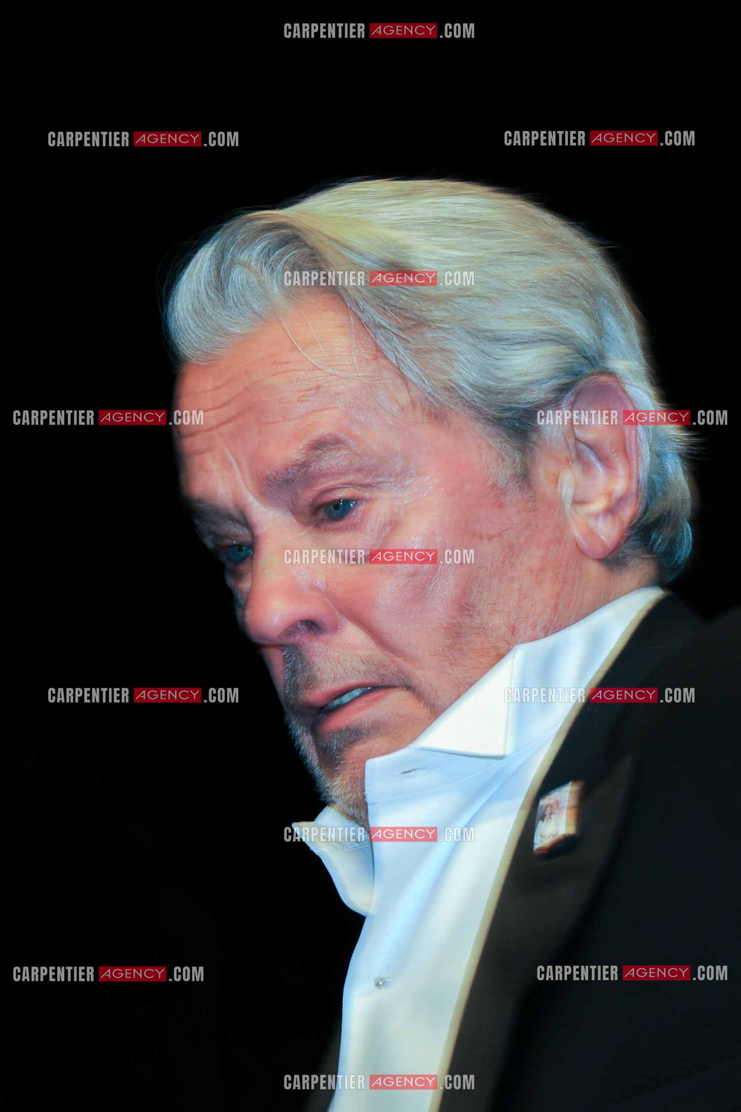 L'acteur Alain Delon lors du Festival de Cannes en 2019.  L'acteur reçoit une Palme d'or d'honneur, en hommage à sa carrière.