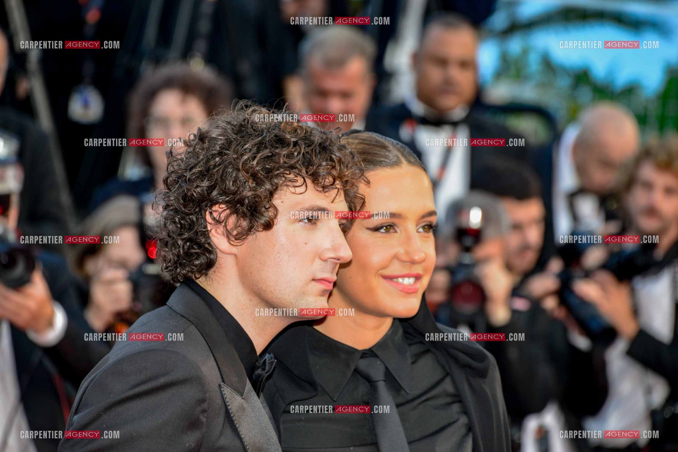 Festival de Cannes 2023. L'actrice Adèle Exarchopoulos et l'acteur Vincent Lacoste sur le tapis rouge.