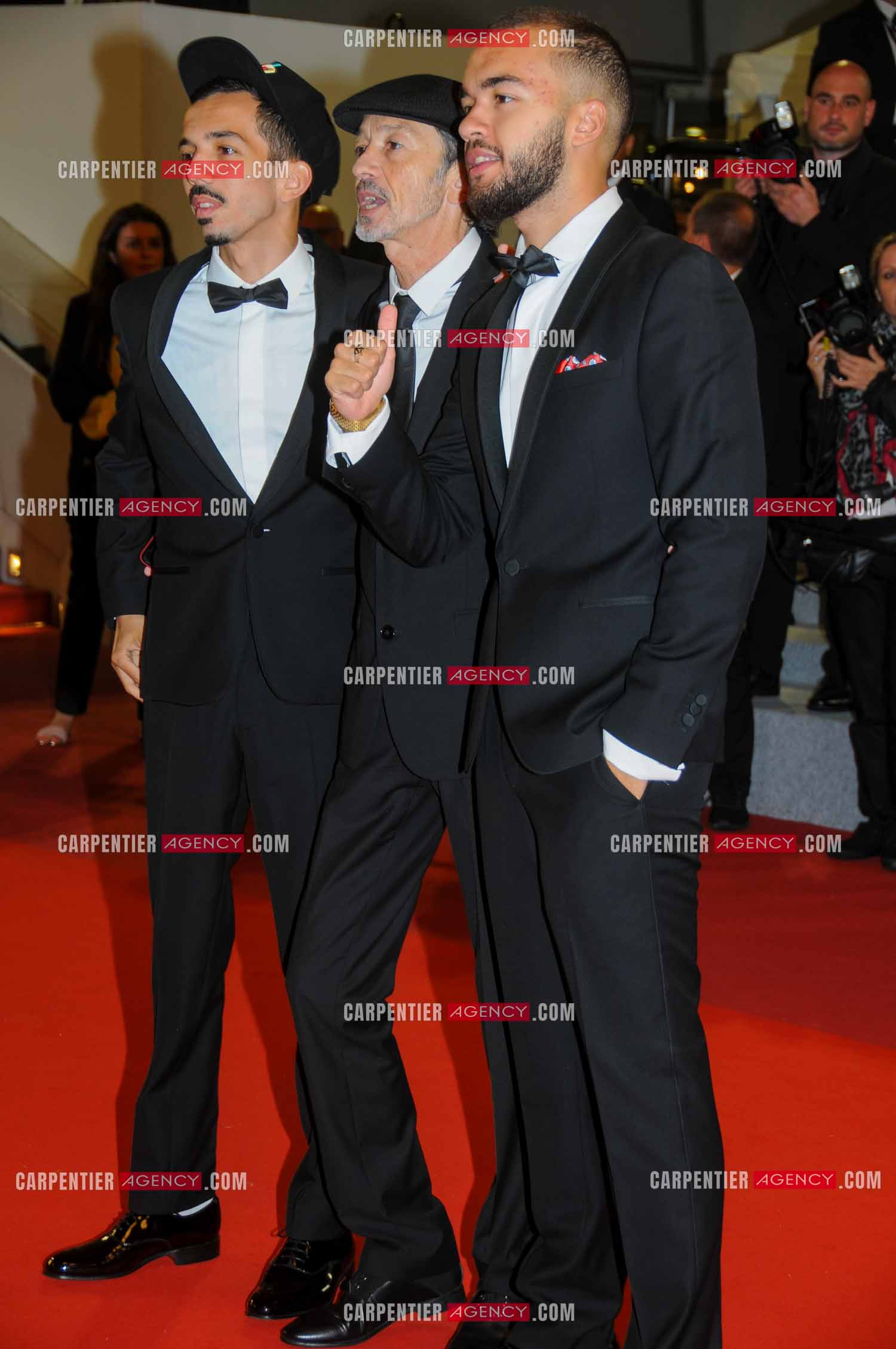 Les deux rappeurs Bigflo & Oli accompagnés de leur père Fabian Ordonez lors du 72ème festival de Cannes en 2019.